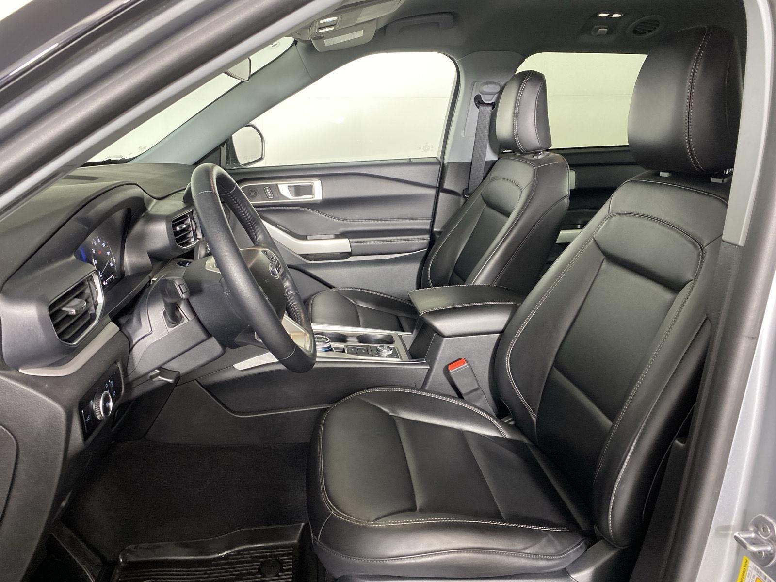 Used 2023 Iconic Silver Ford XLT image 10