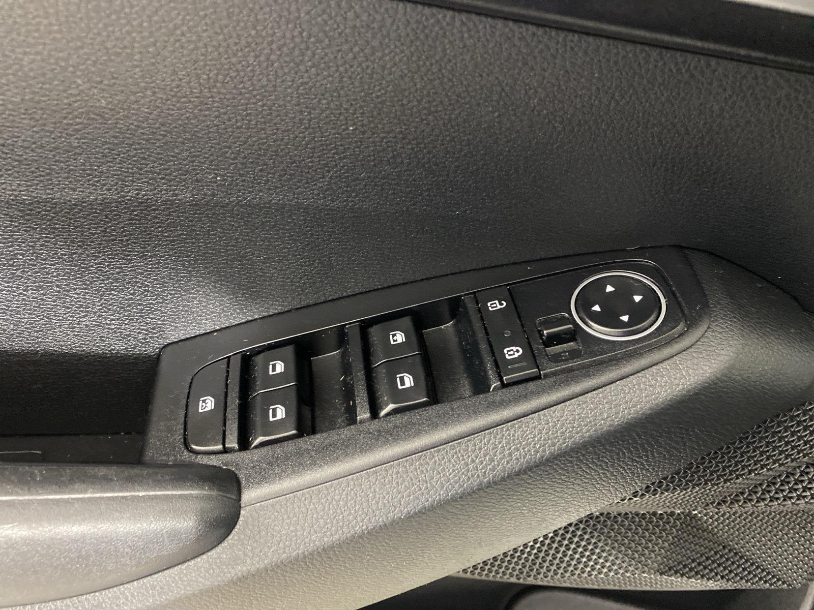 Used 2022 Snow White Pearl Kia LX image 26