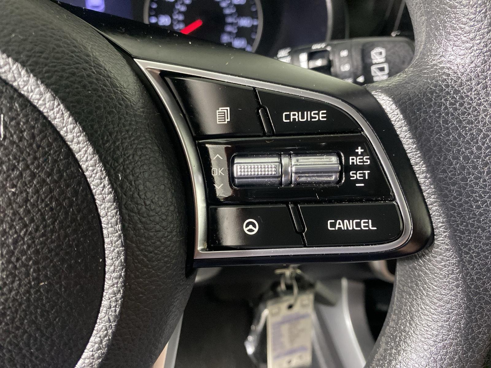 Used 2022 Snow White Pearl Kia LX image 30