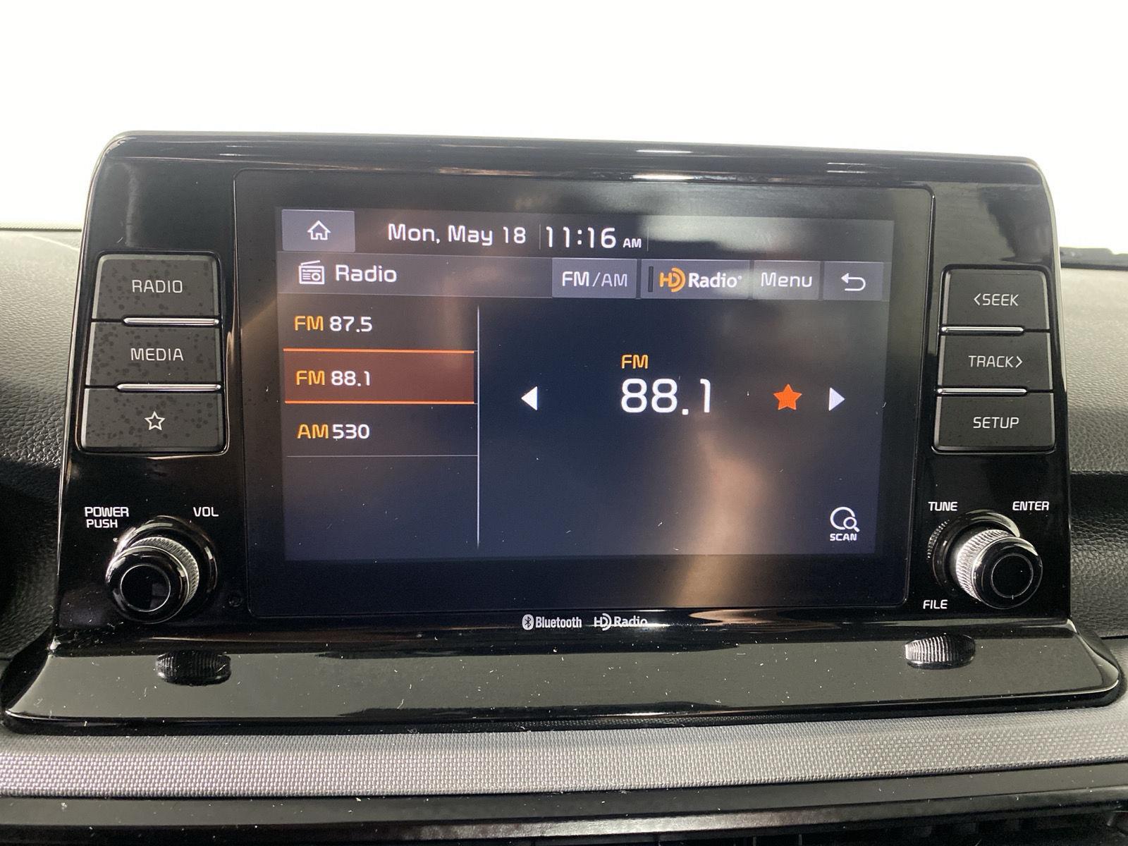Used 2022 Snow White Pearl Kia LX image 31