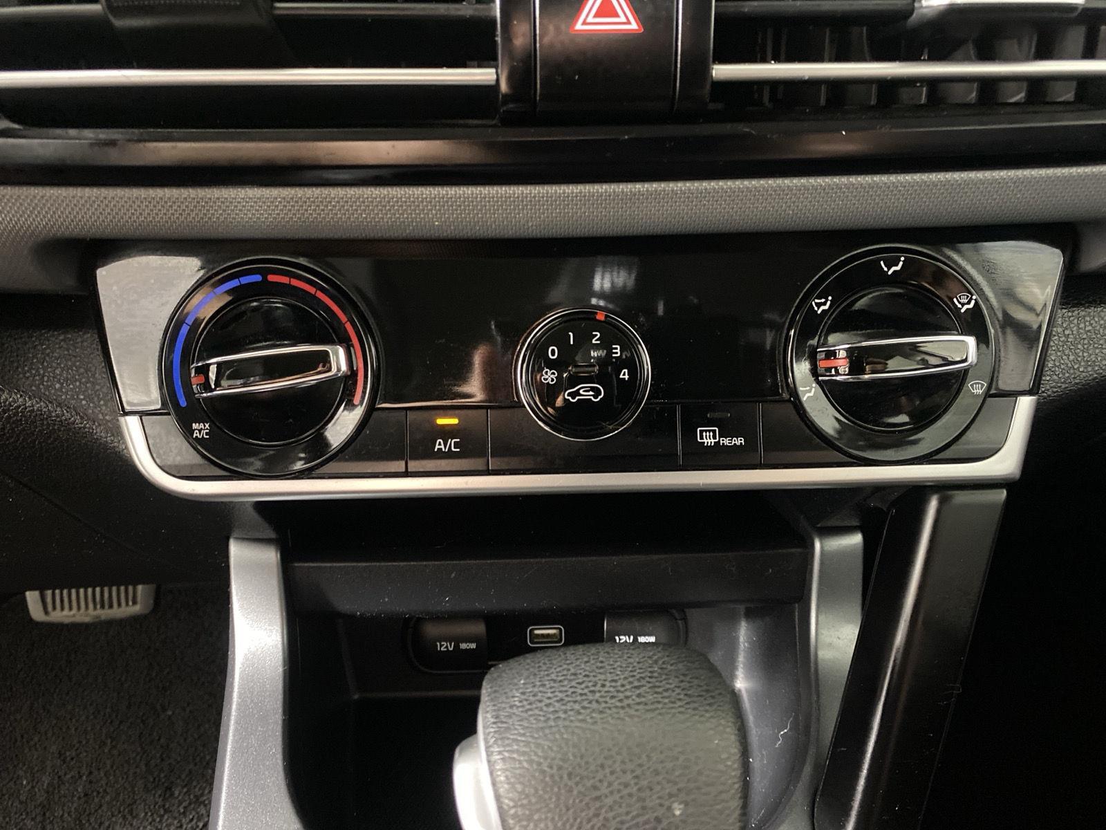 Used 2022 Snow White Pearl Kia LX image 33