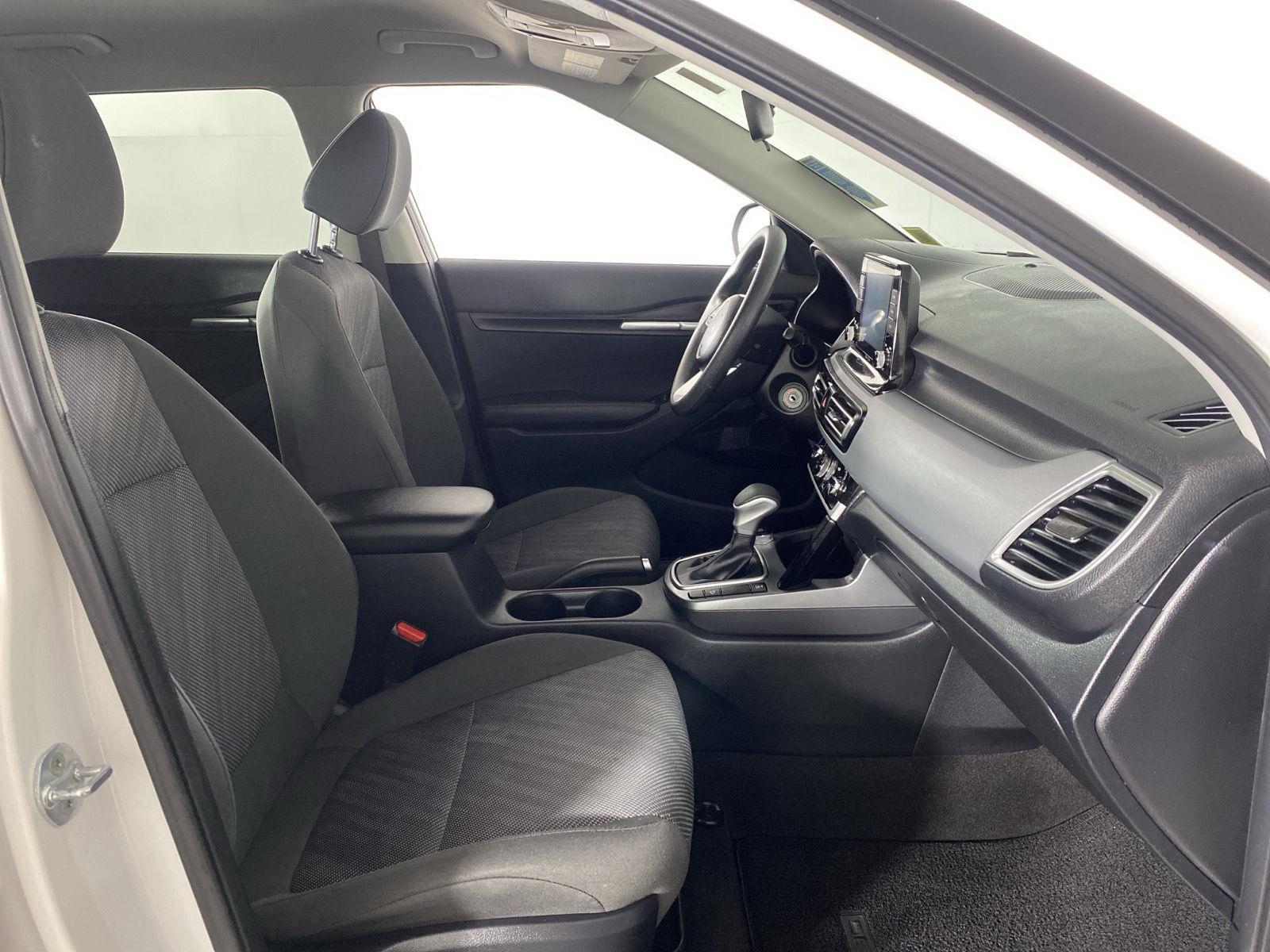 Used 2022 Snow White Pearl Kia LX image 38