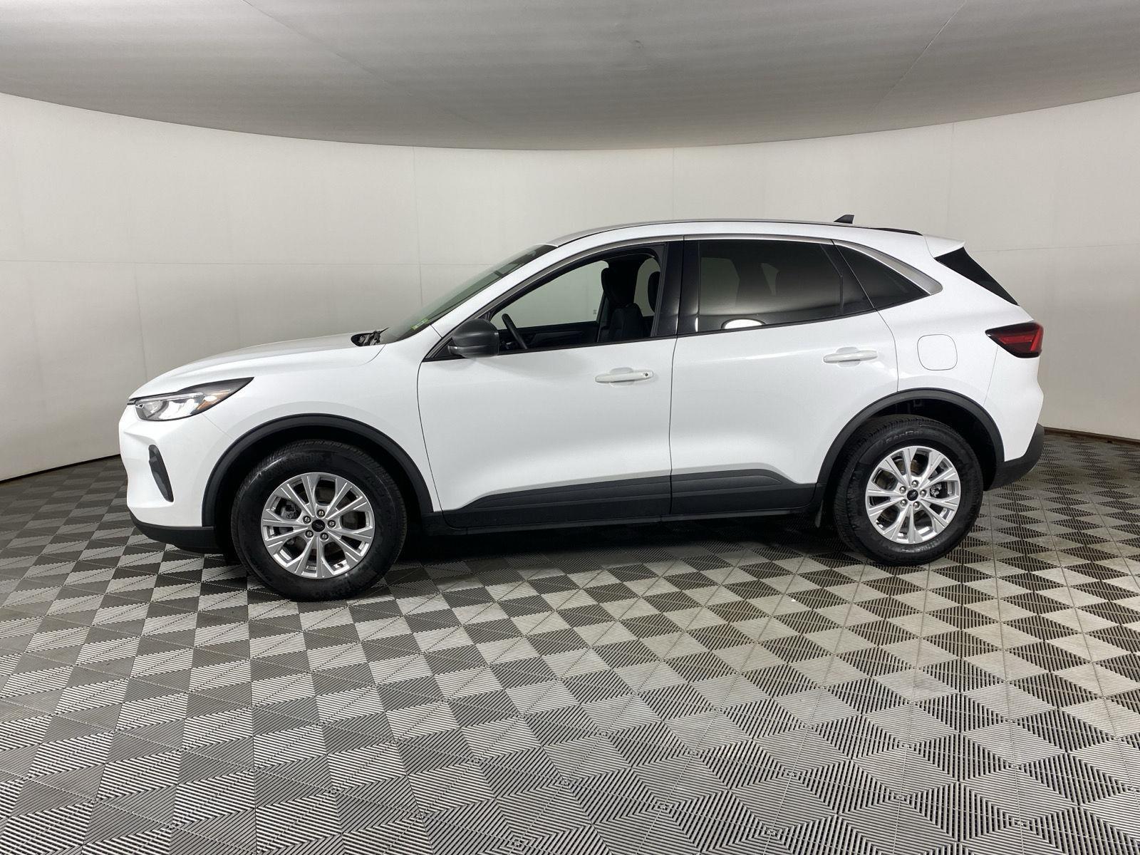 Used 2023 Oxford White Ford Active image 12