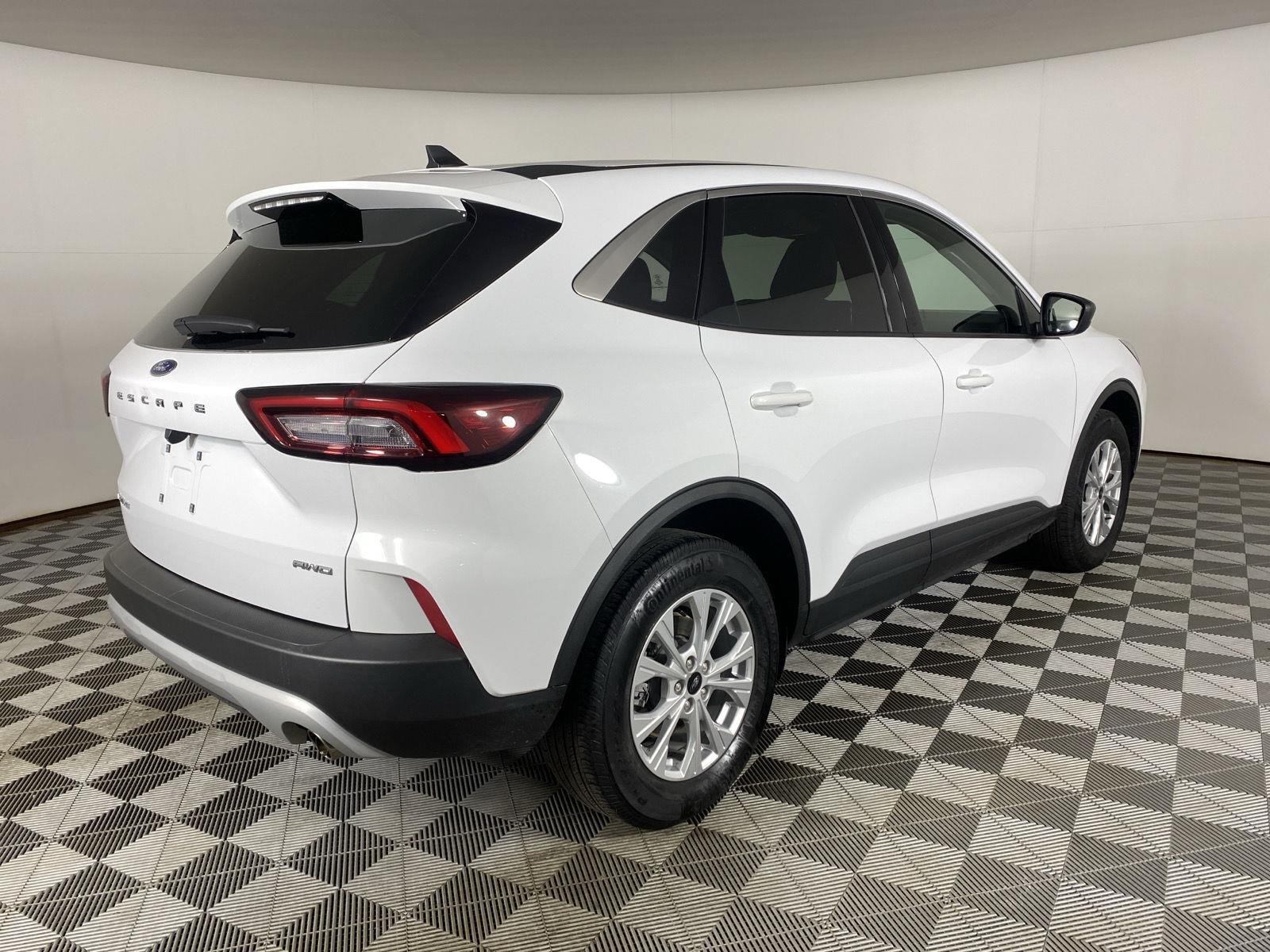 Used 2023 Oxford White Ford Active image 15