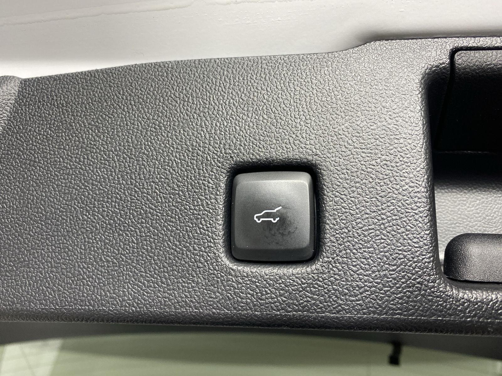 Used 2023 Oxford White Ford Active image 9