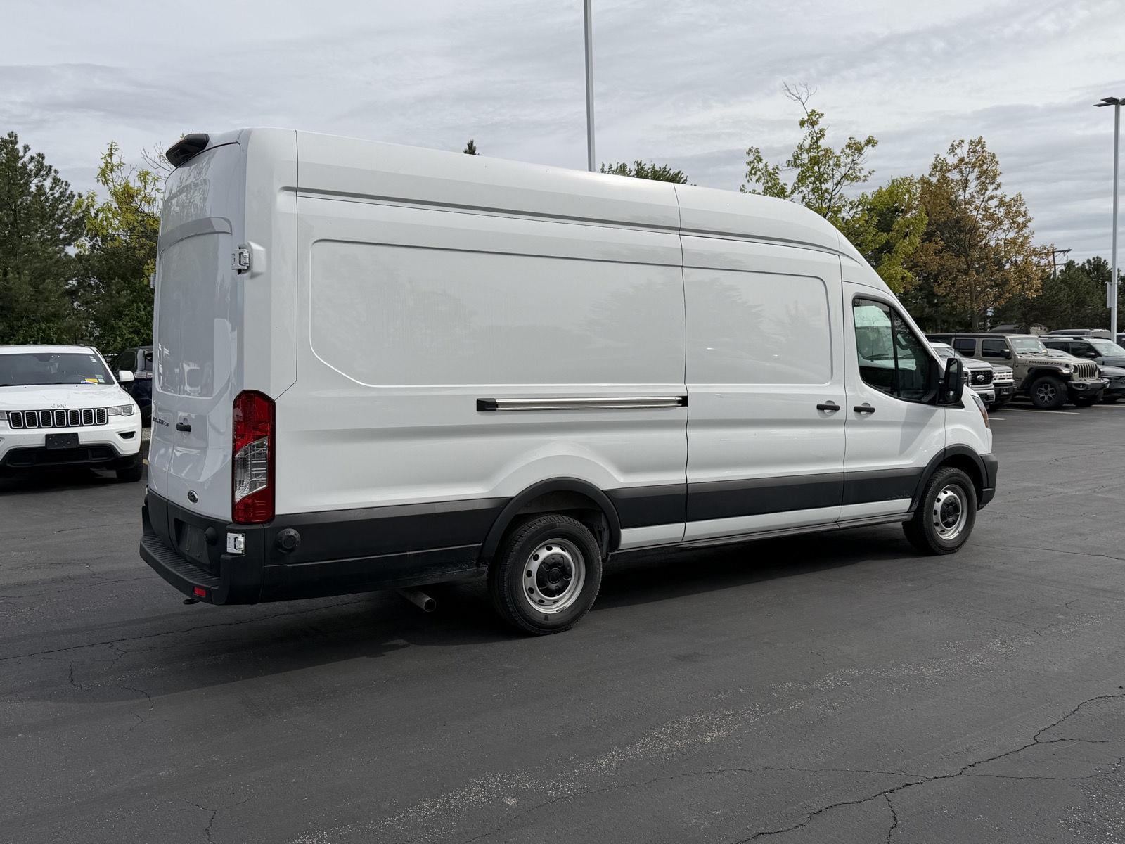 Used 2025 Oxford White Ford 250 image 4