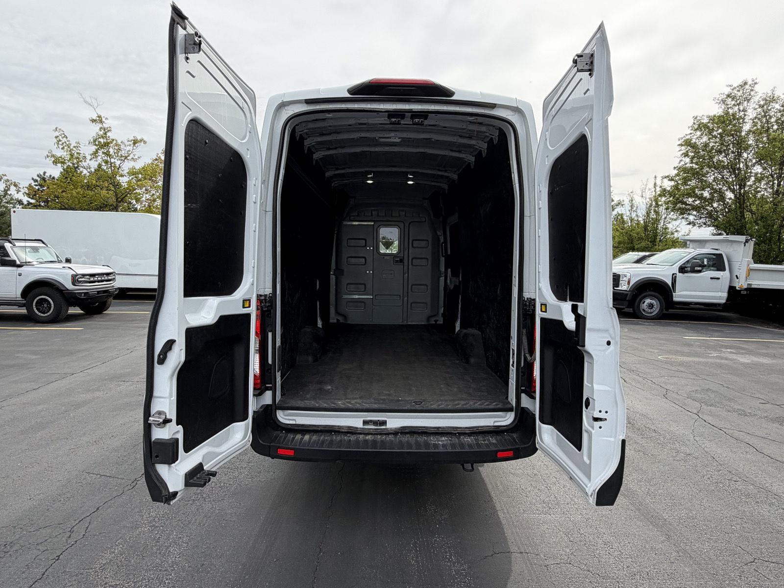 Used 2025 Oxford White Ford 250 image 7