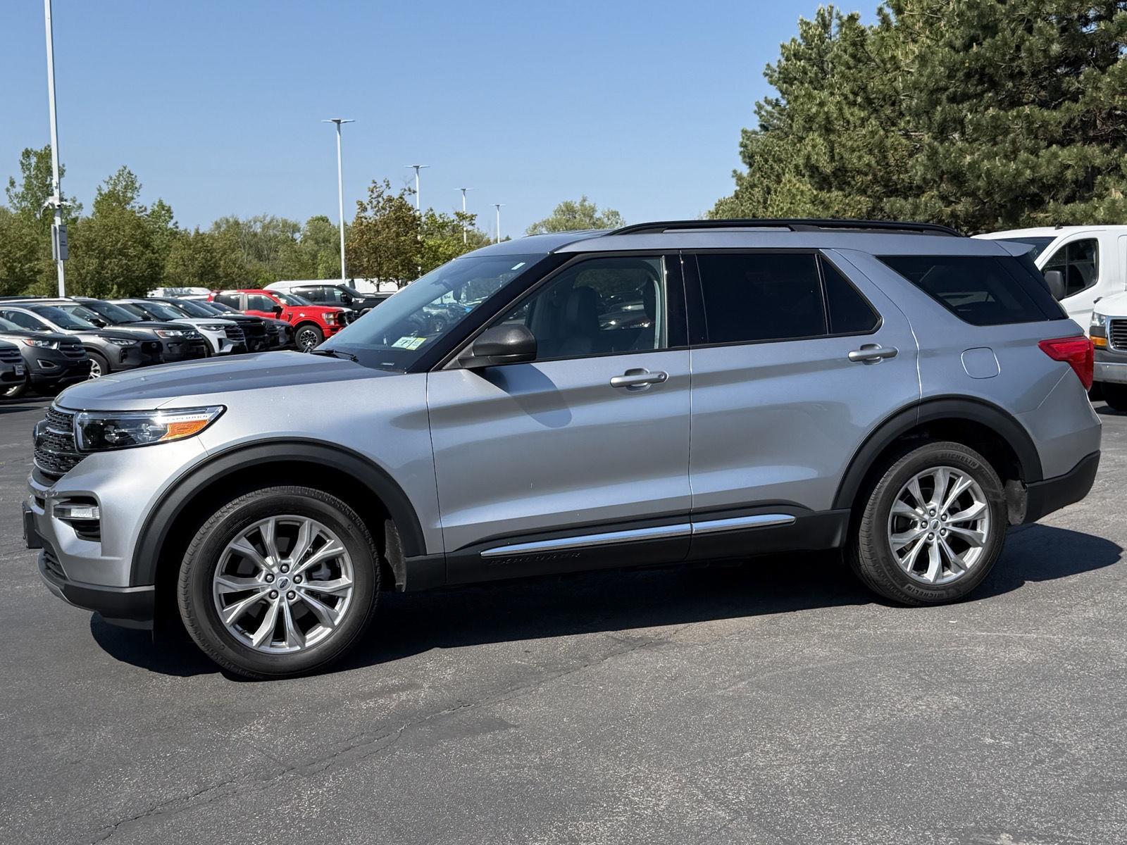 Used 2024 Iconic Silver Ford XLT image 4