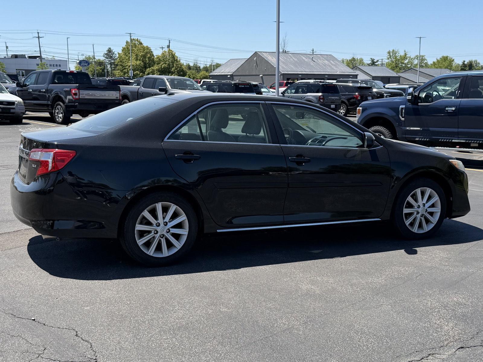 Used 2014 Attitude Black Metallic Toyota XLE V6 image 5