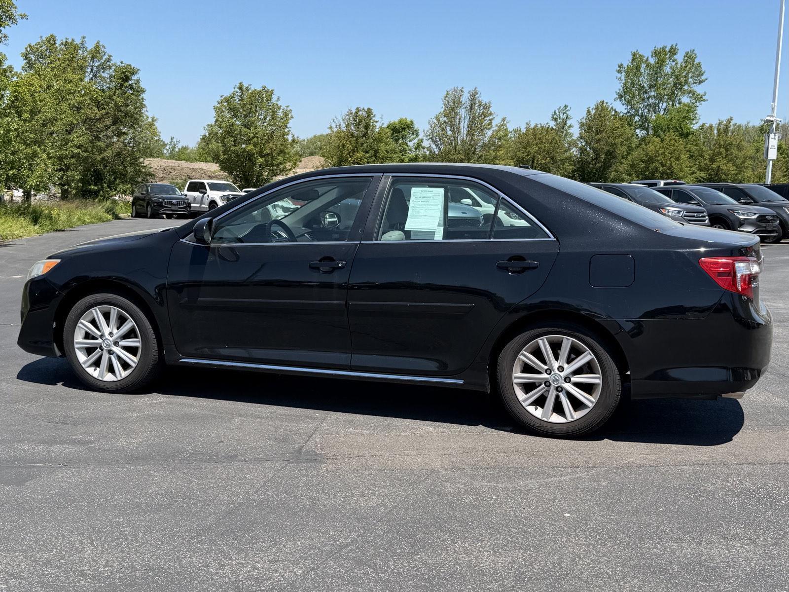 Used 2014 Attitude Black Metallic Toyota XLE V6 image 6