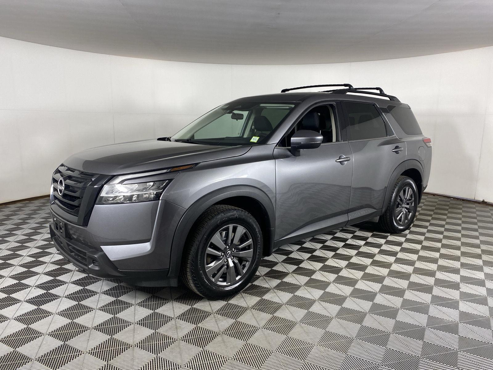 Used 2022 Gun Metallic Nissan SV image 4