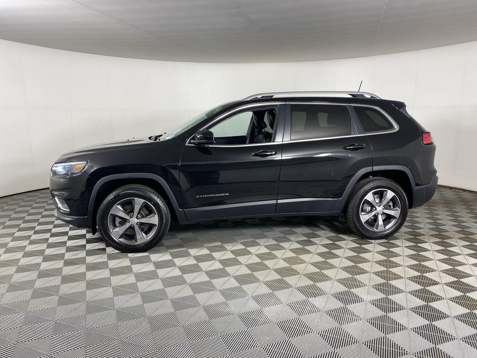 Used 2020 Diamond Black Crystal Pearlcoat Jeep Limited image 7