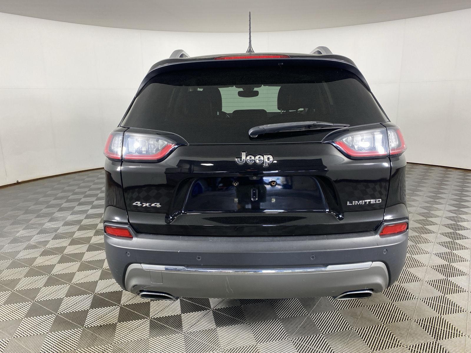 Used 2020 Diamond Black Crystal Pearlcoat Jeep Limited image 9