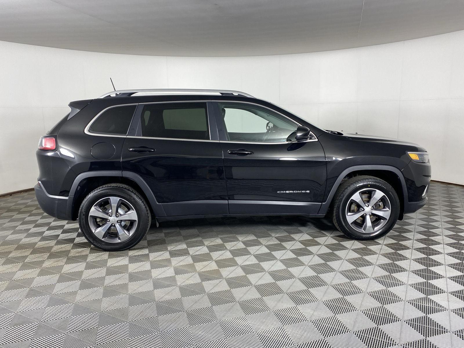 Used 2020 Diamond Black Crystal Pearlcoat Jeep Limited image 11