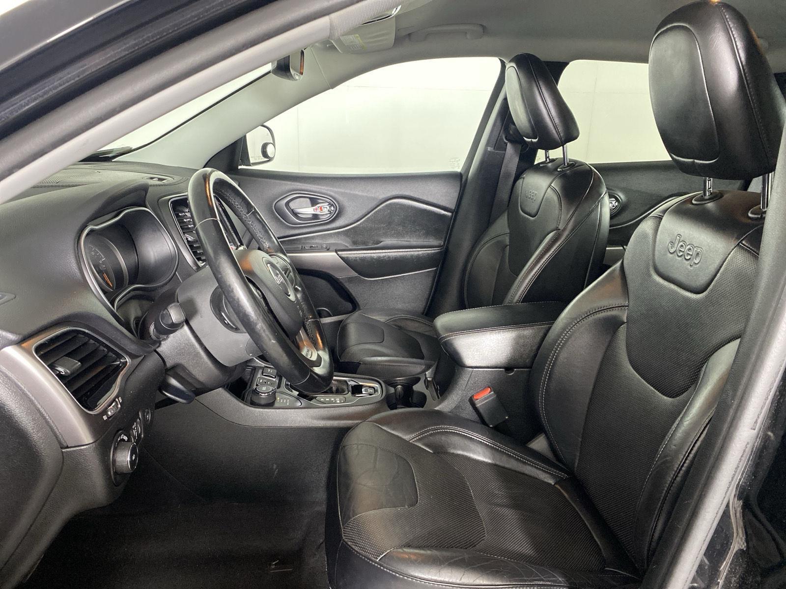Used 2020 Diamond Black Crystal Pearlcoat Jeep Limited image 13