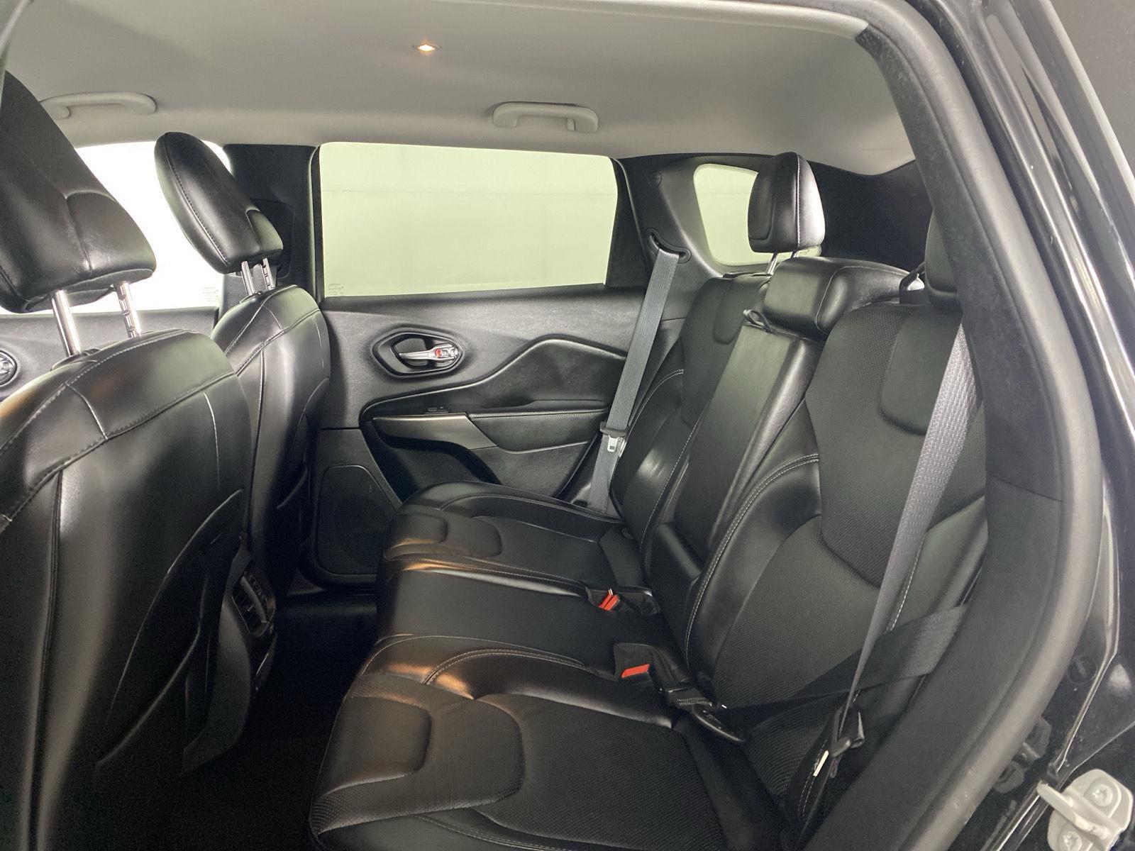 Used 2020 Diamond Black Crystal Pearlcoat Jeep Limited image 25