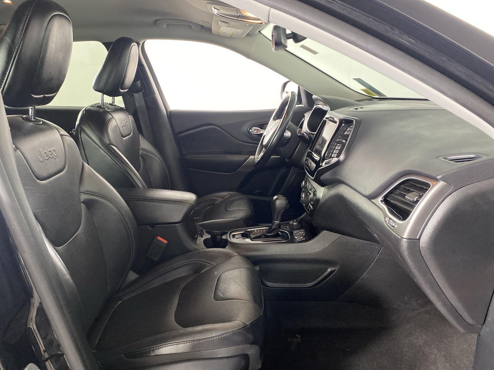 Used 2020 Diamond Black Crystal Pearlcoat Jeep Limited image 28