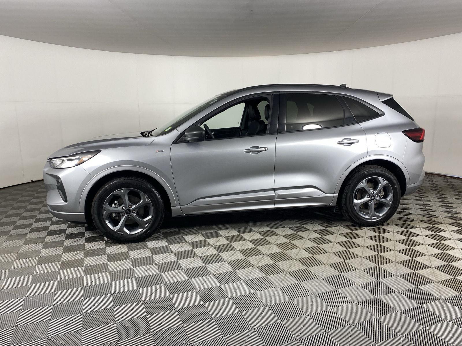 Used 2023 Iconic Silver Ford ST-Line image 4