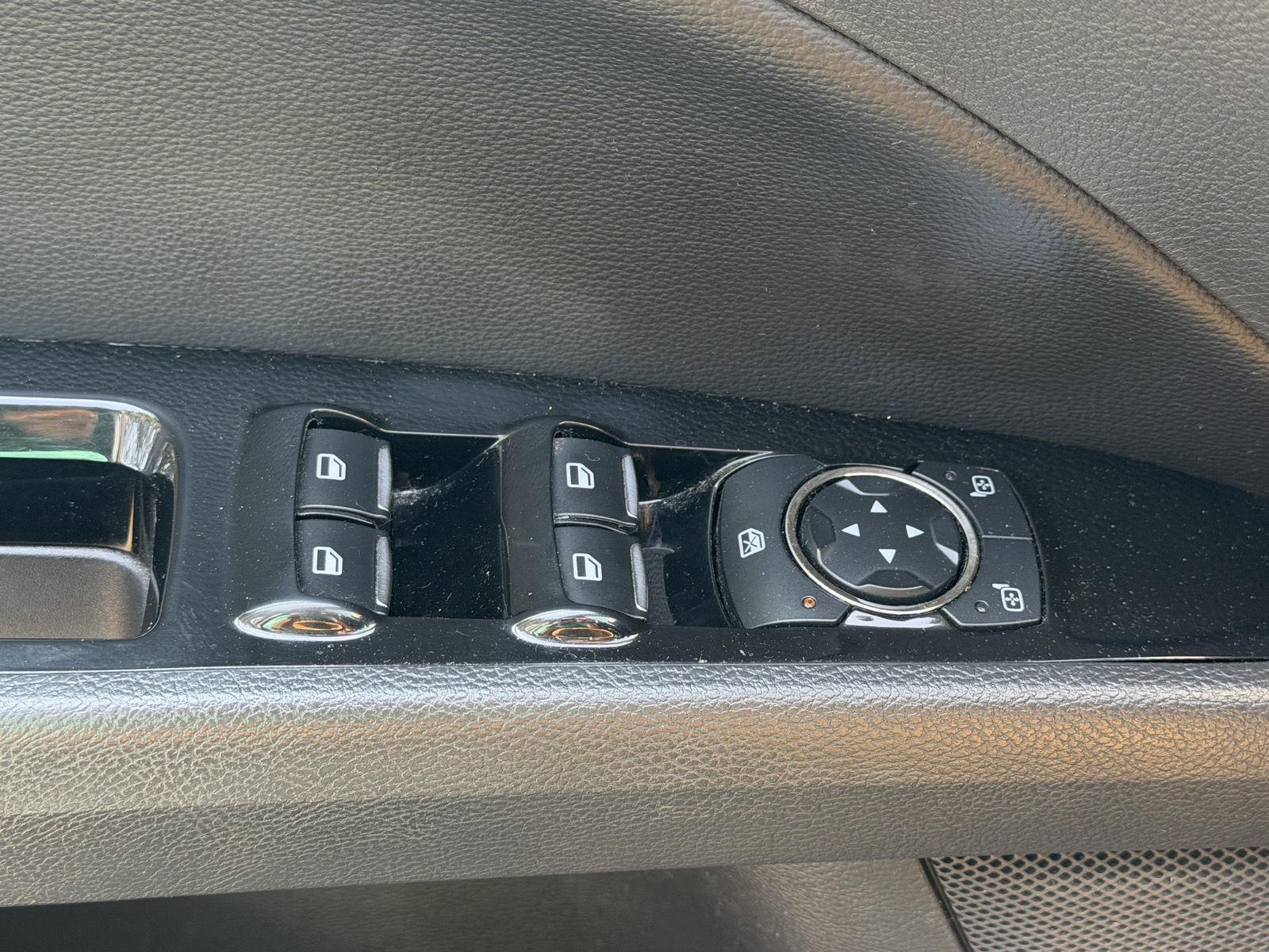 Used 2015 Tuxedo Black Ford SE image 9