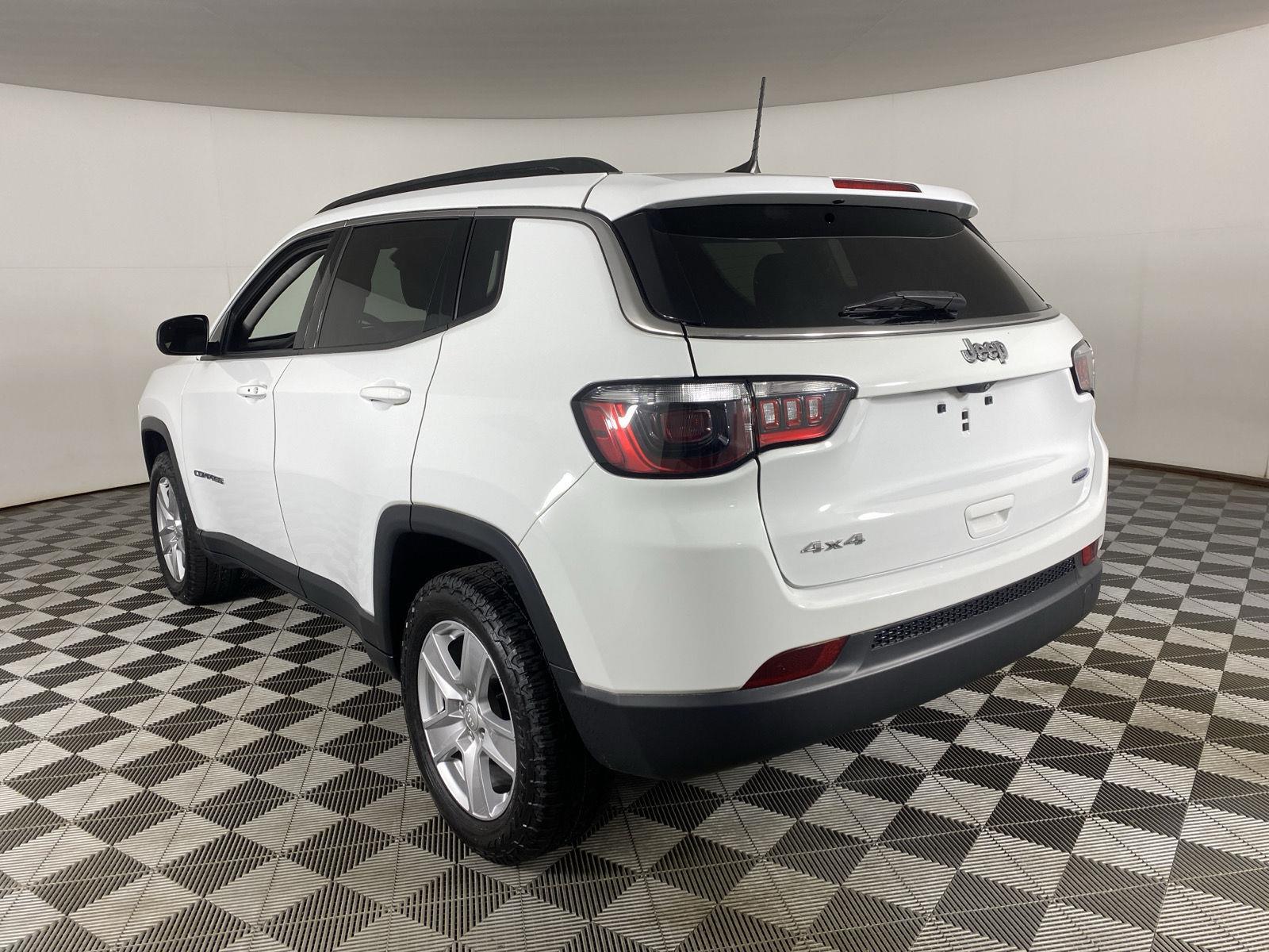 Used 2022 Bright White Clearcoat Jeep Latitude image 5