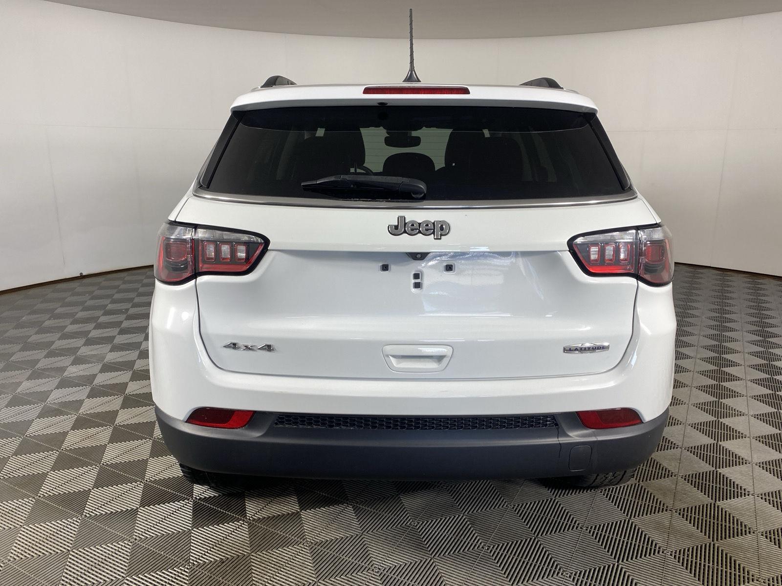 Used 2022 Bright White Clearcoat Jeep Latitude image 6