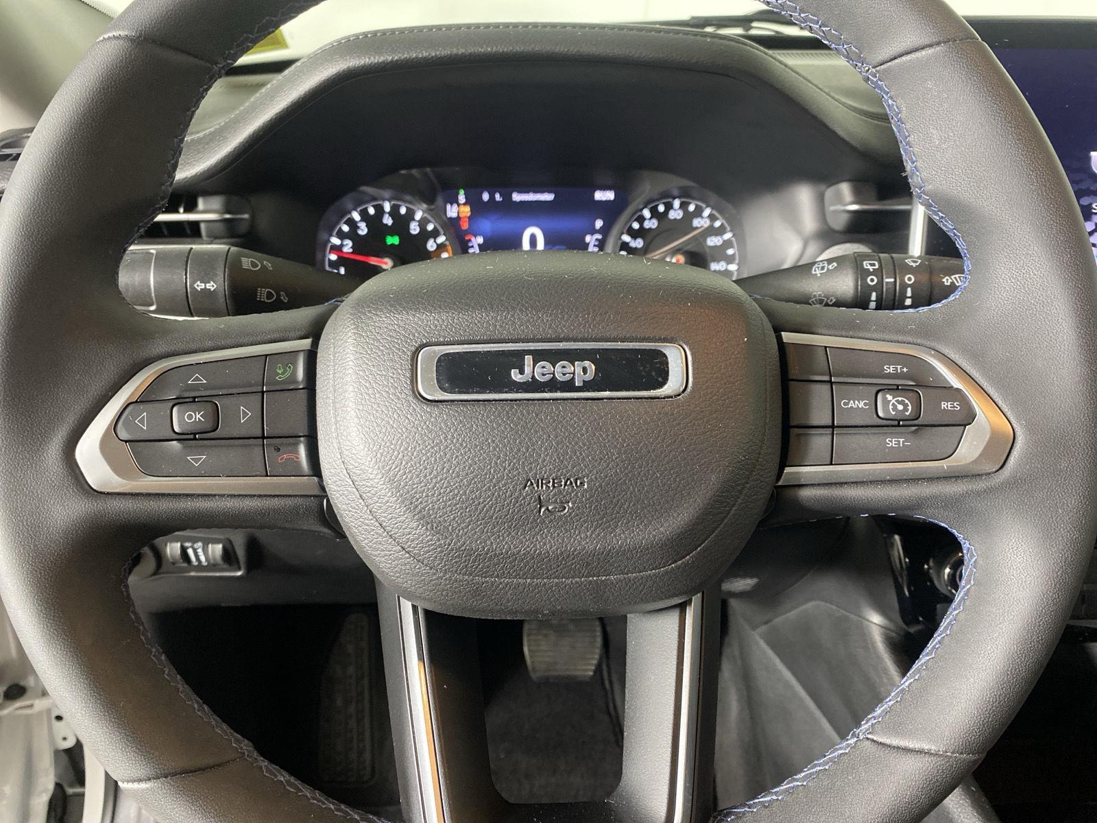 Used 2022 Bright White Clearcoat Jeep Latitude image 12