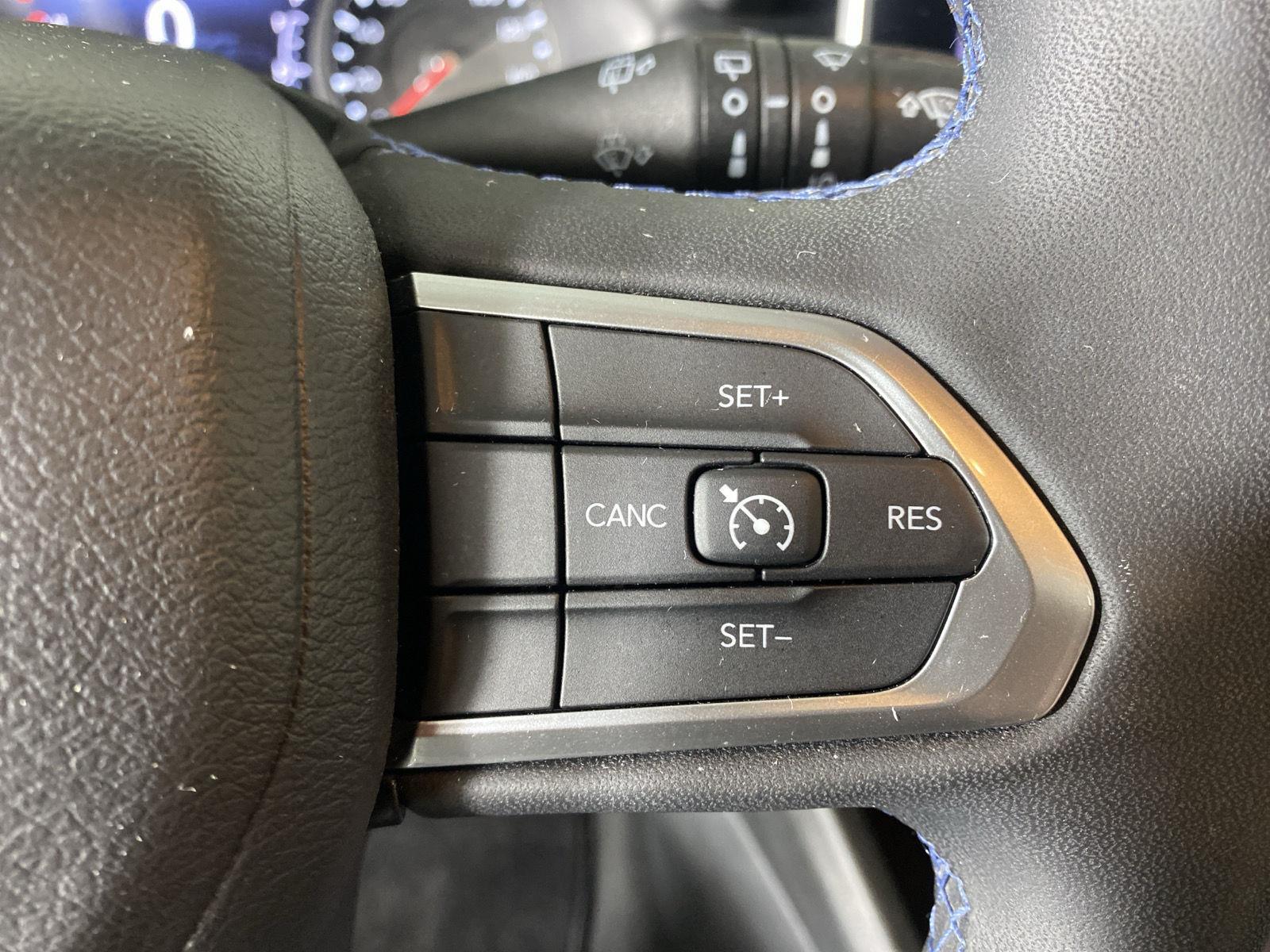 Used 2022 Bright White Clearcoat Jeep Latitude image 14