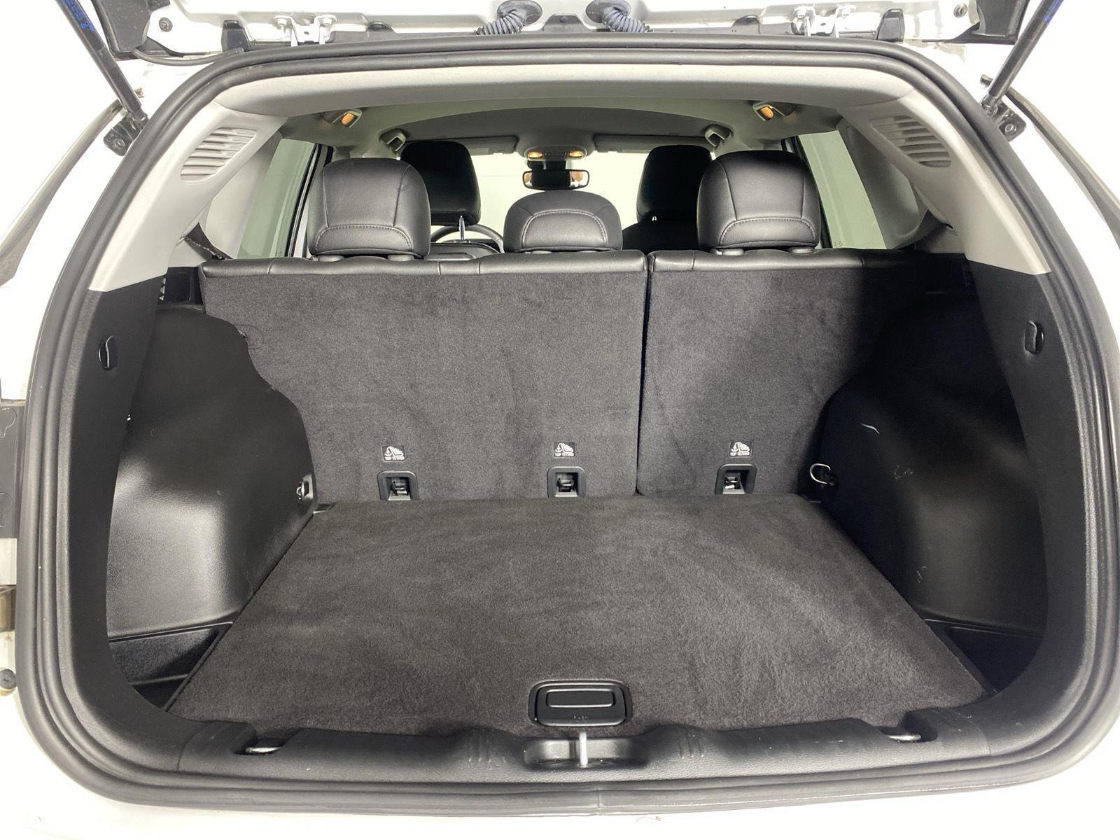 Used 2022 Bright White Clearcoat Jeep Latitude image 22