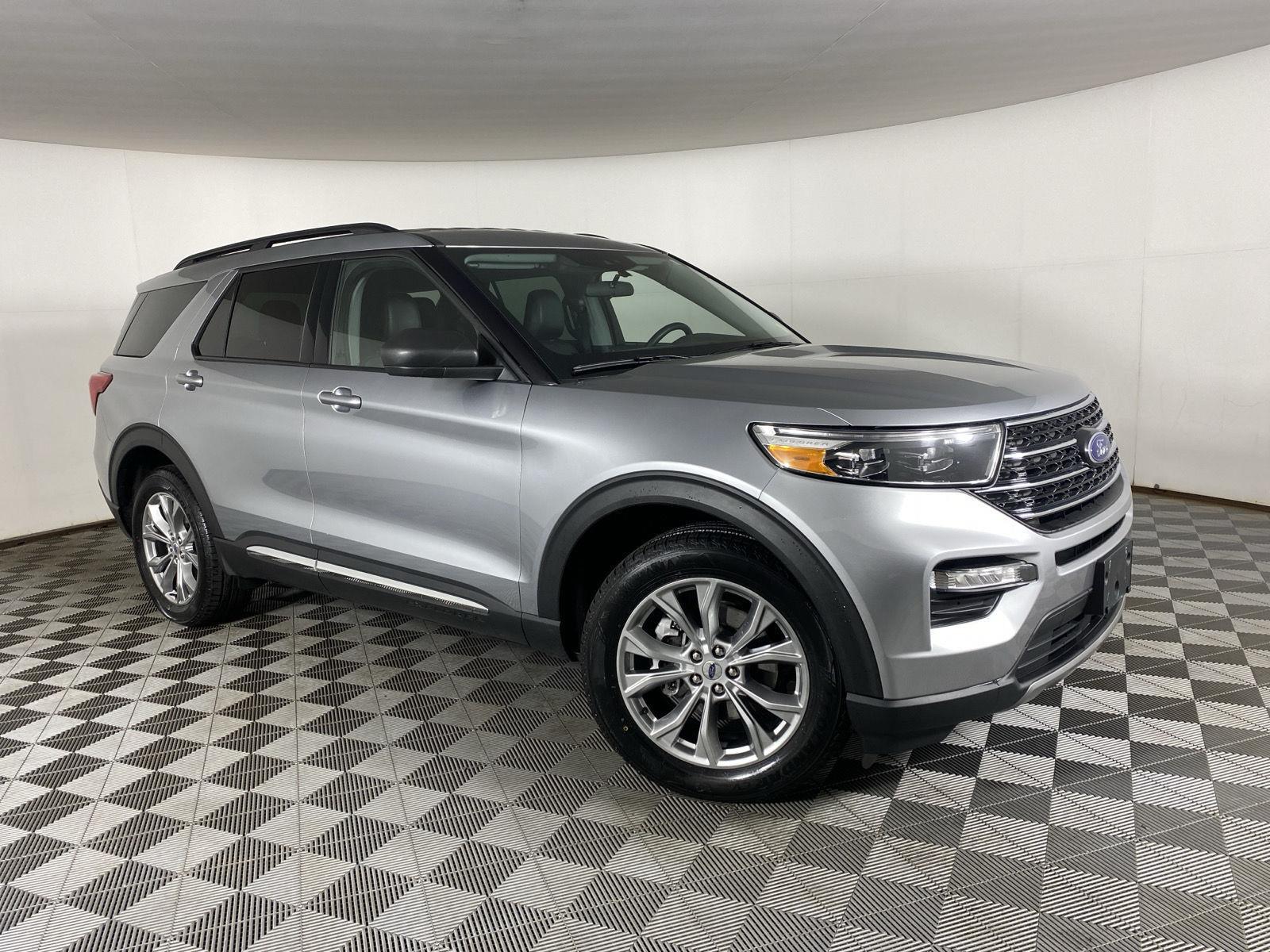 Used 2024 Iconic Silver Ford XLT image 11