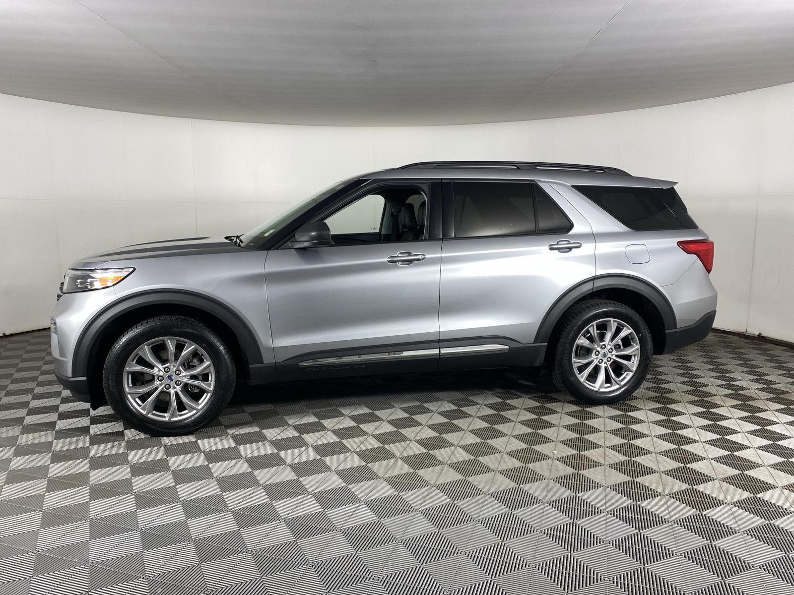 Used 2024 Iconic Silver Ford XLT image 14
