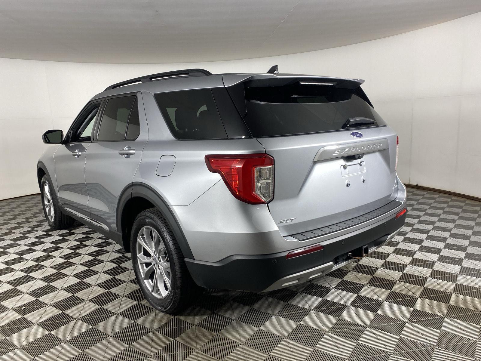 Used 2024 Iconic Silver Ford XLT image 15