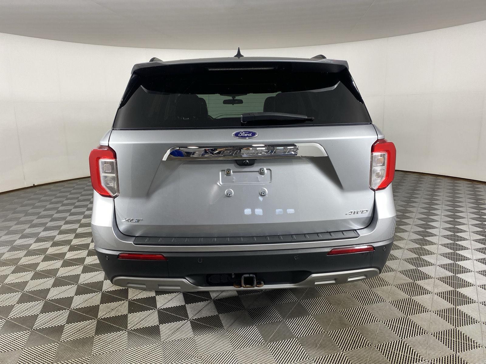 Used 2024 Iconic Silver Ford XLT image 16