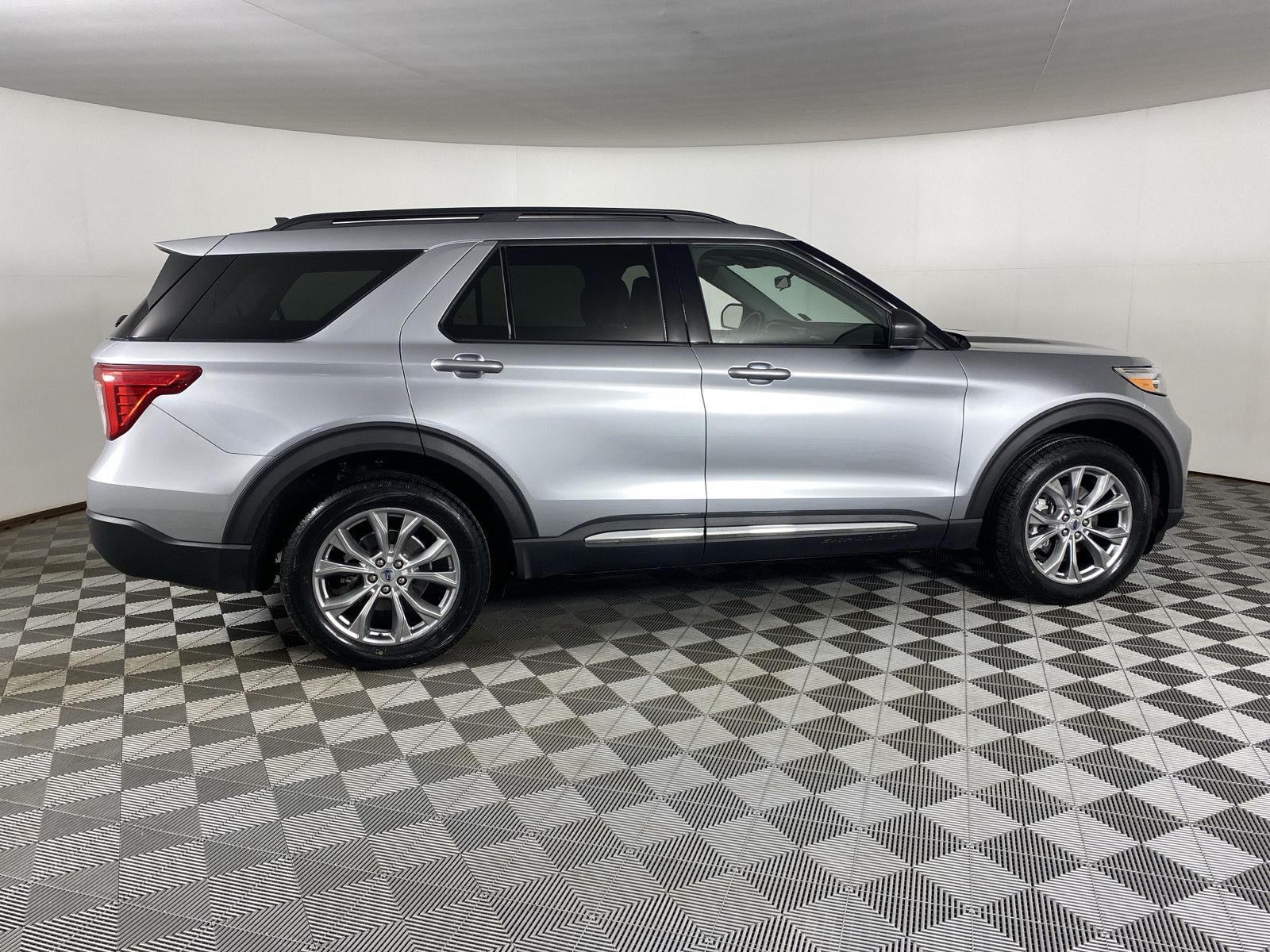 Used 2024 Iconic Silver Ford XLT image 18