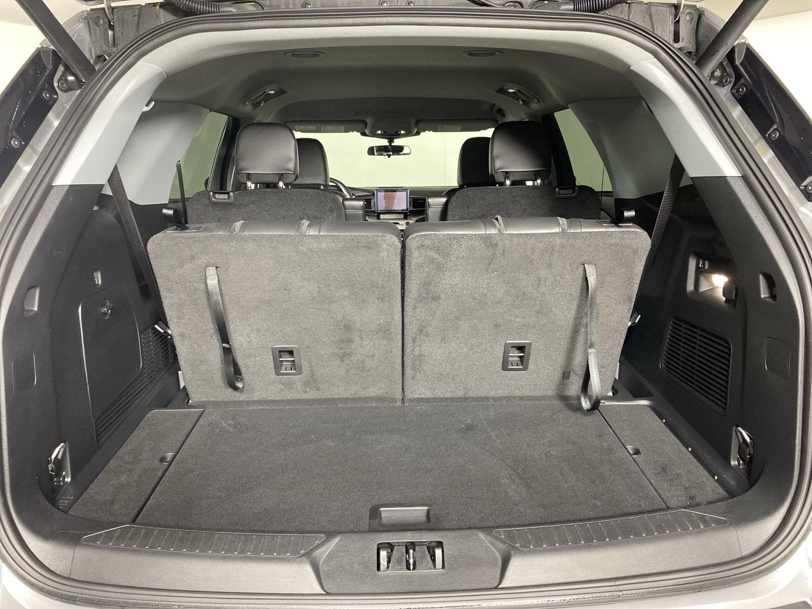 Used 2024 Iconic Silver Ford XLT image 35