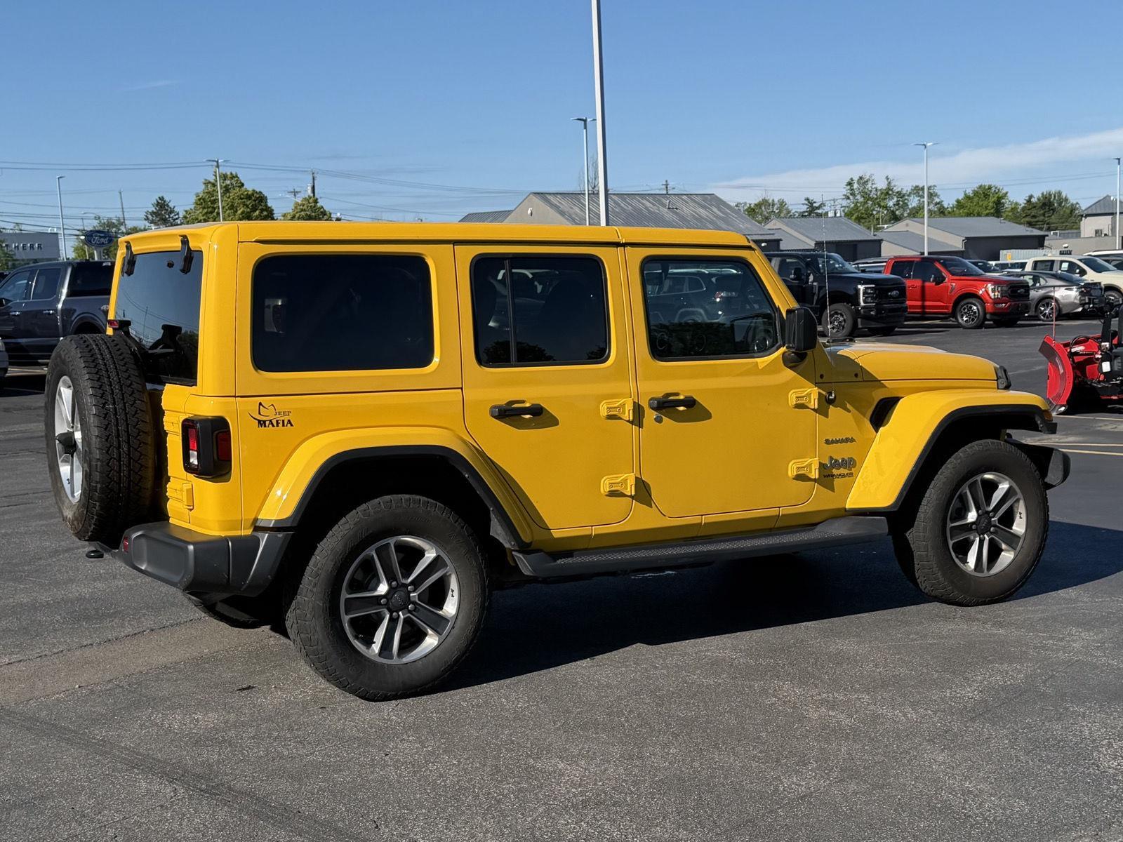 Used 2019 Hellayella Jeep Sahara image 4
