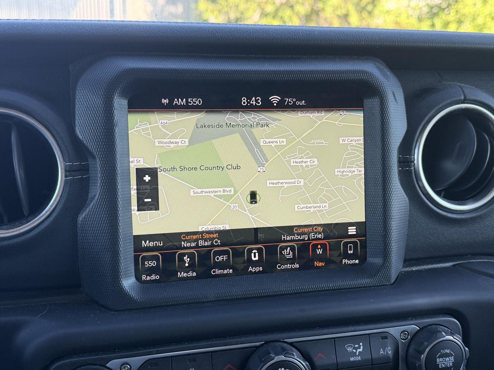 Used 2019 Hellayella Jeep Sahara image 9