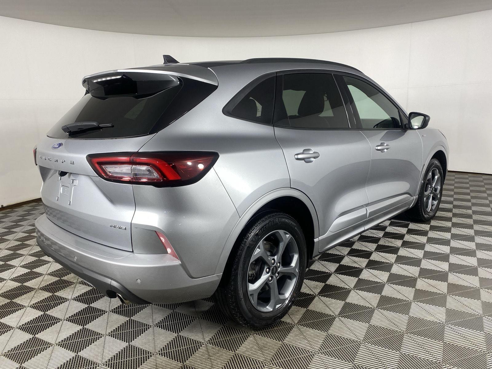 Used 2023 Iconic Silver Ford ST-Line image 7