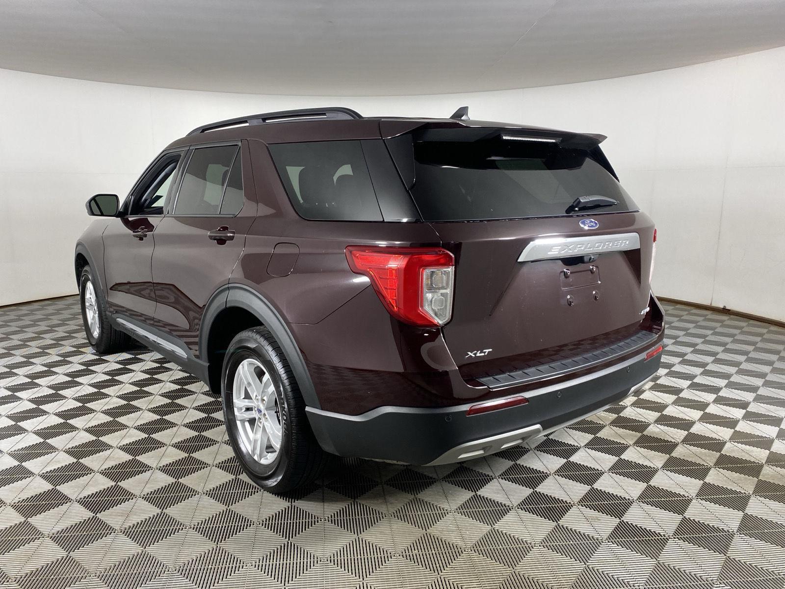 Used 2023 Jewel Red Metallic Tinted Clearcoat Ford XLT image 15