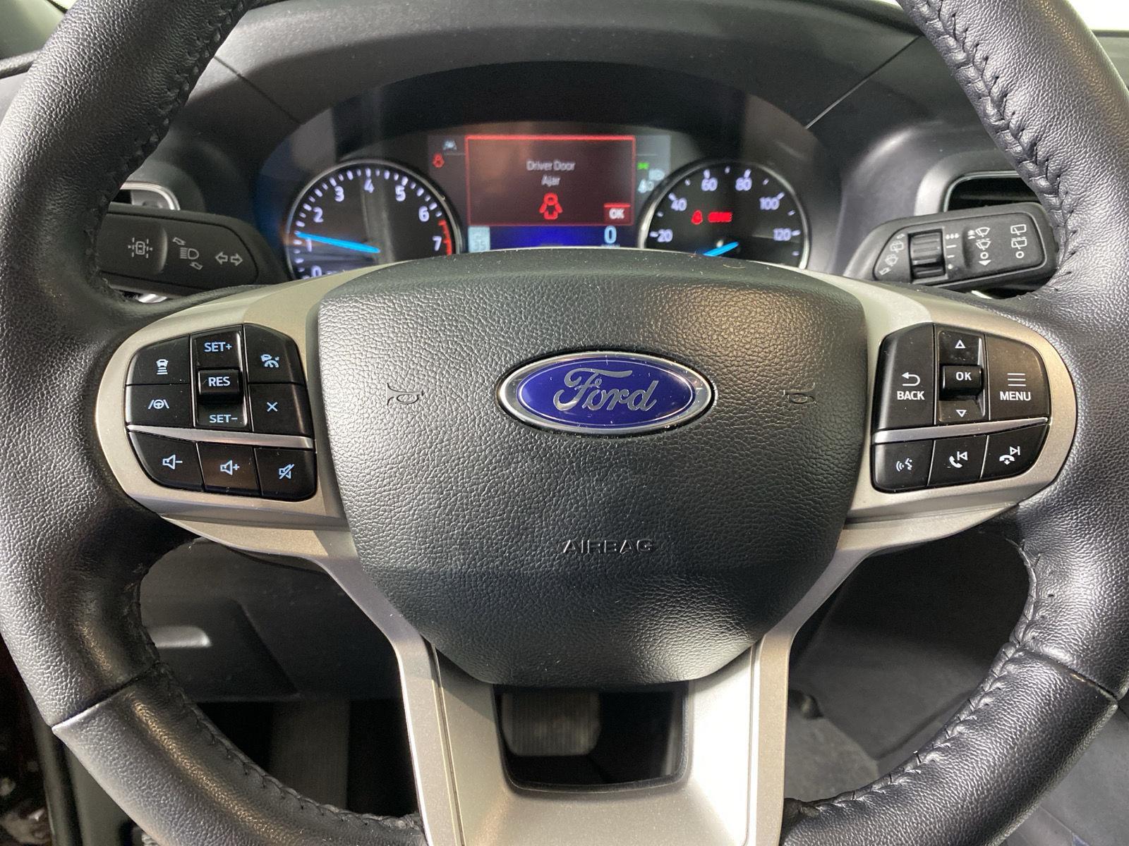 Used 2023 Jewel Red Metallic Tinted Clearcoat Ford XLT image 17