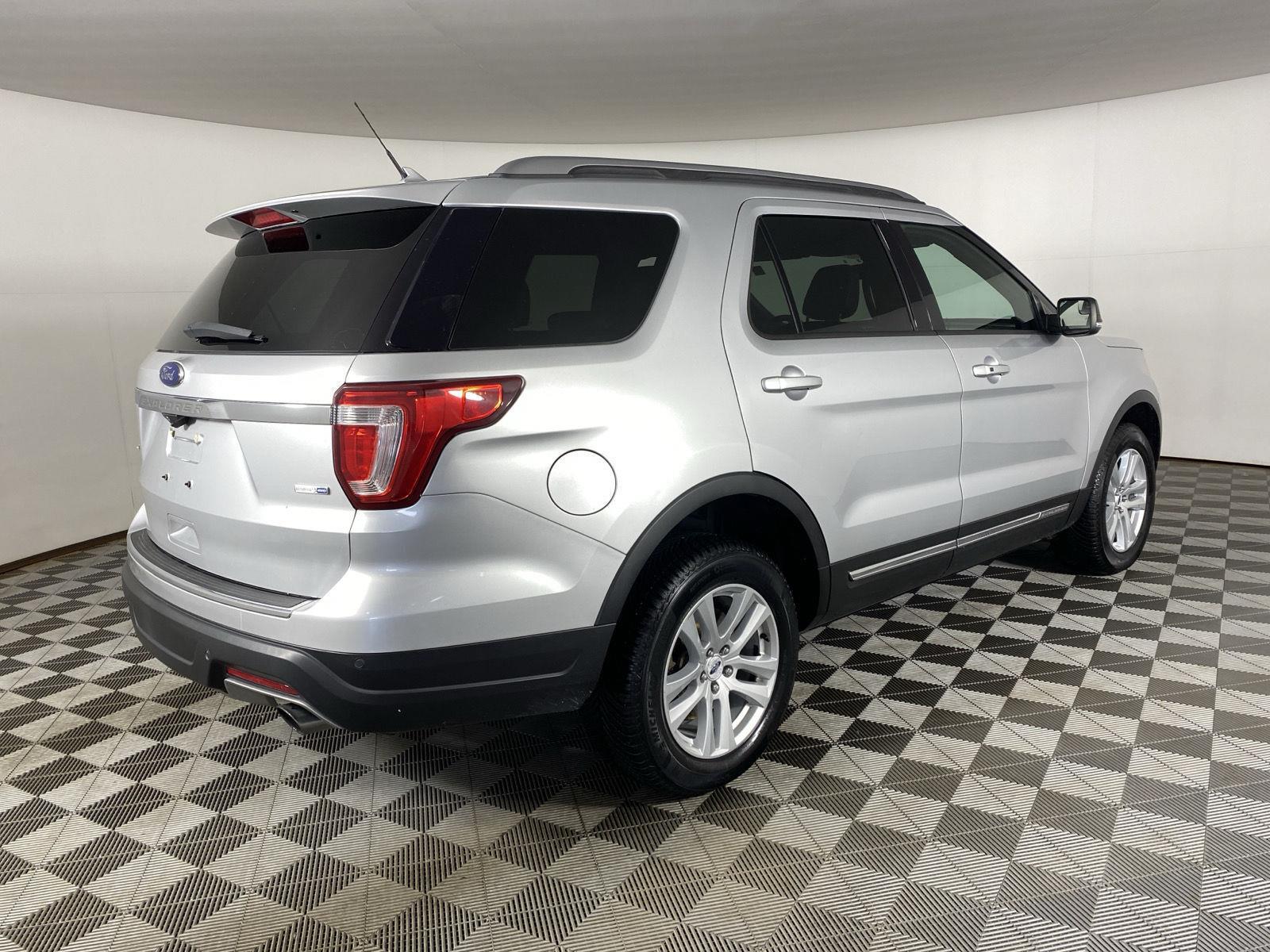 Used 2018 Ingot Silver Ford XLT image 7