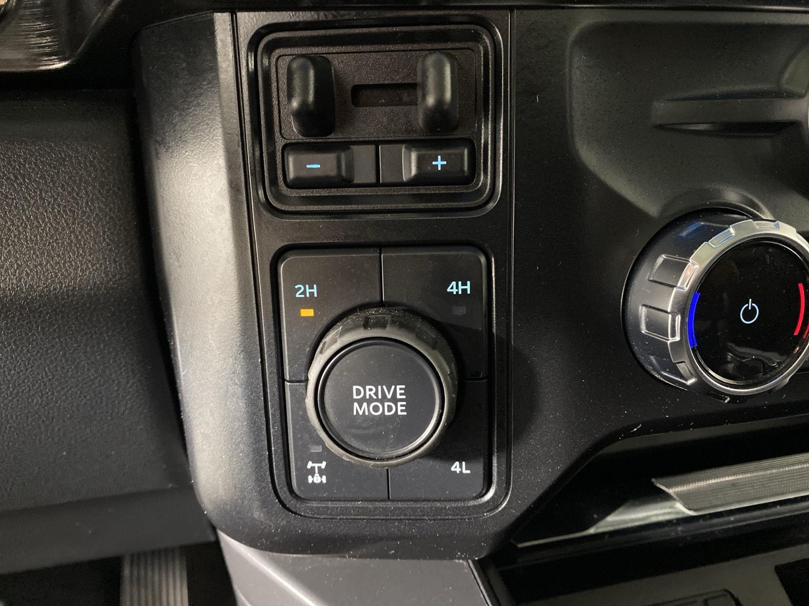 Used 2024 Iconic Silver Ford LARIAT image 24