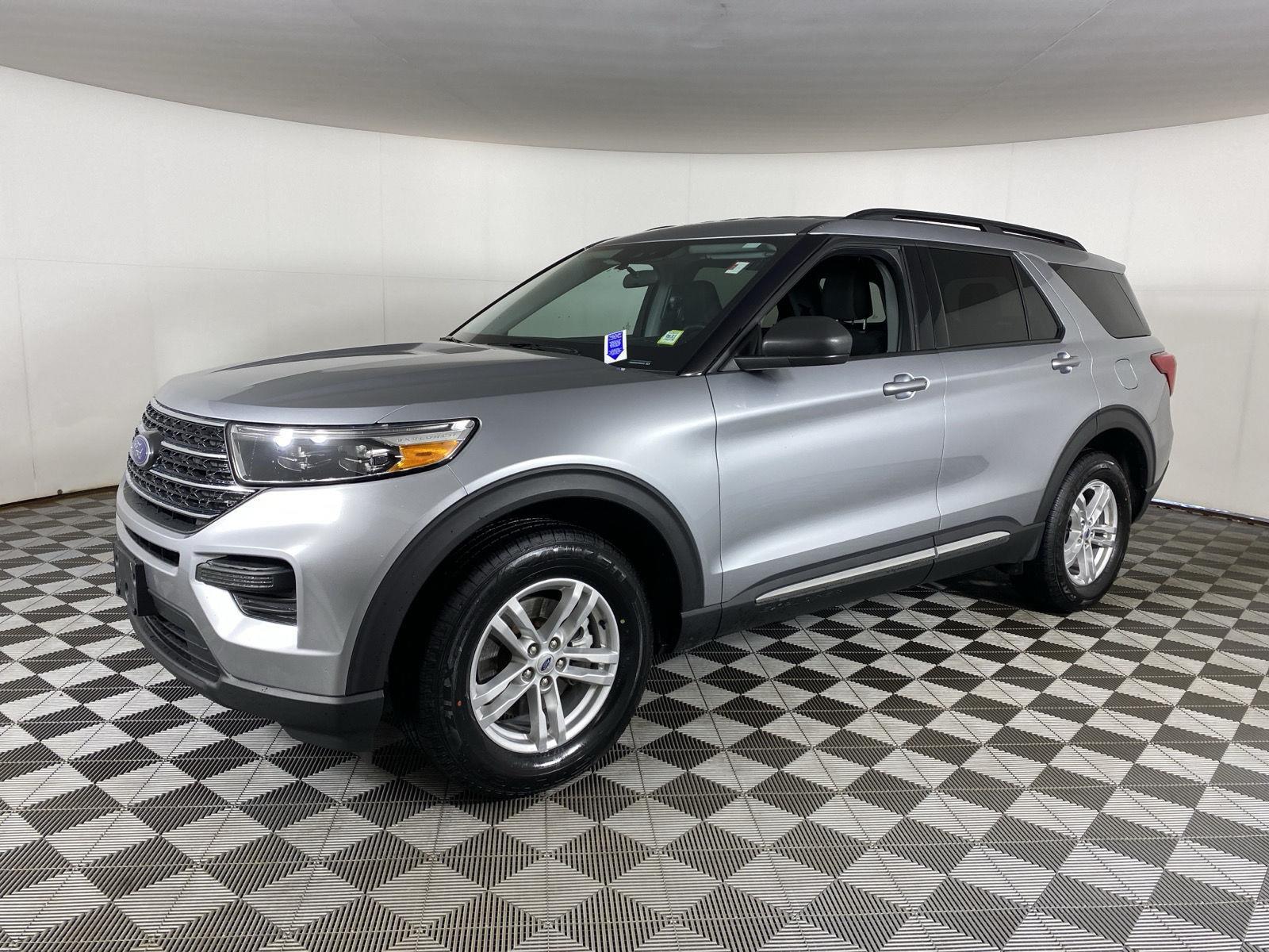 Used 2023 Iconic Silver Ford XLT image 6