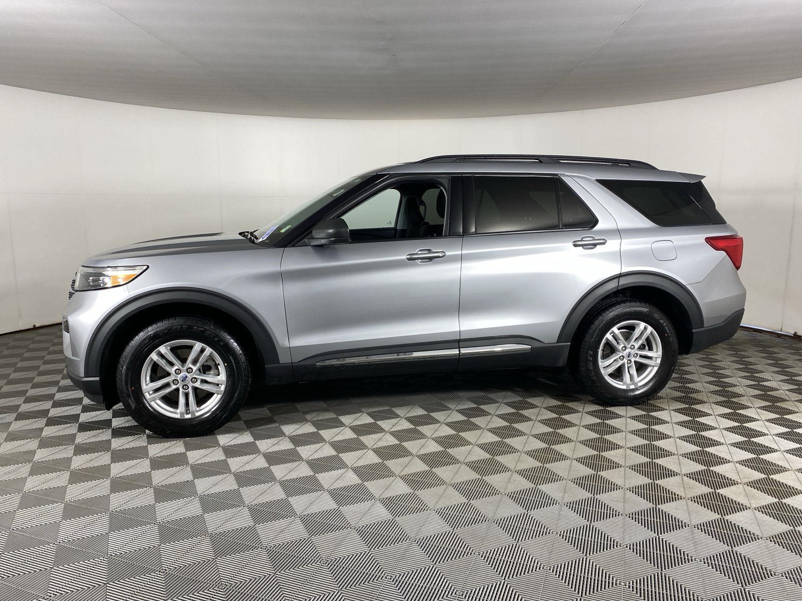 Used 2023 Iconic Silver Ford XLT image 7