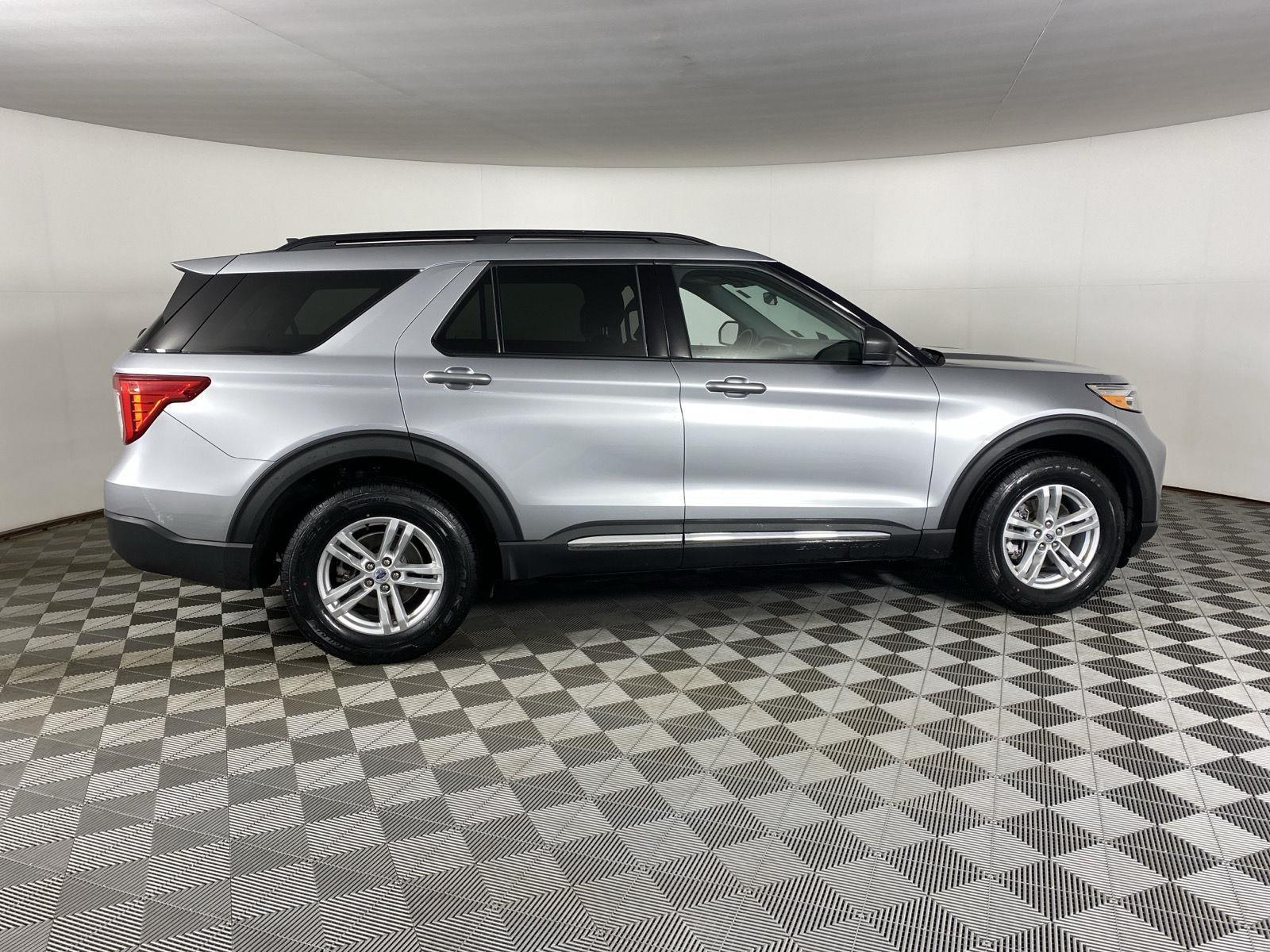 Used 2023 Iconic Silver Ford XLT image 11