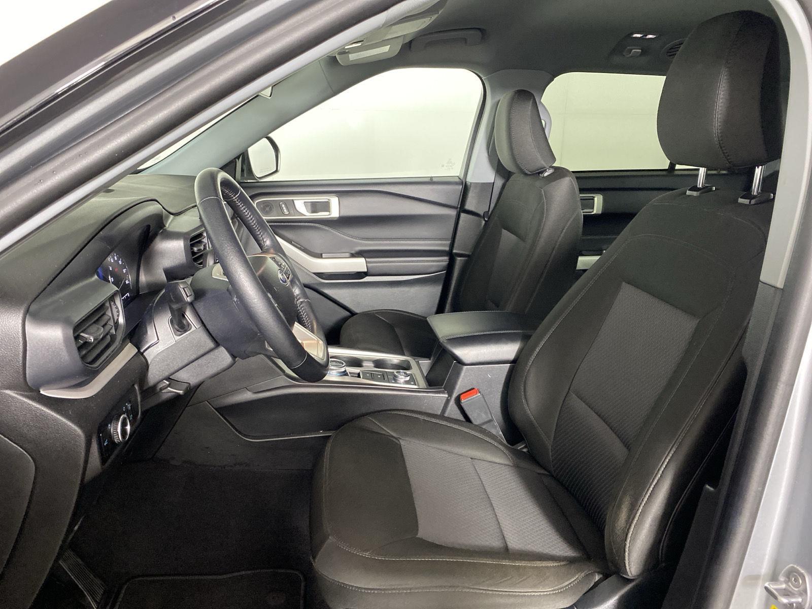 Used 2023 Iconic Silver Ford XLT image 13