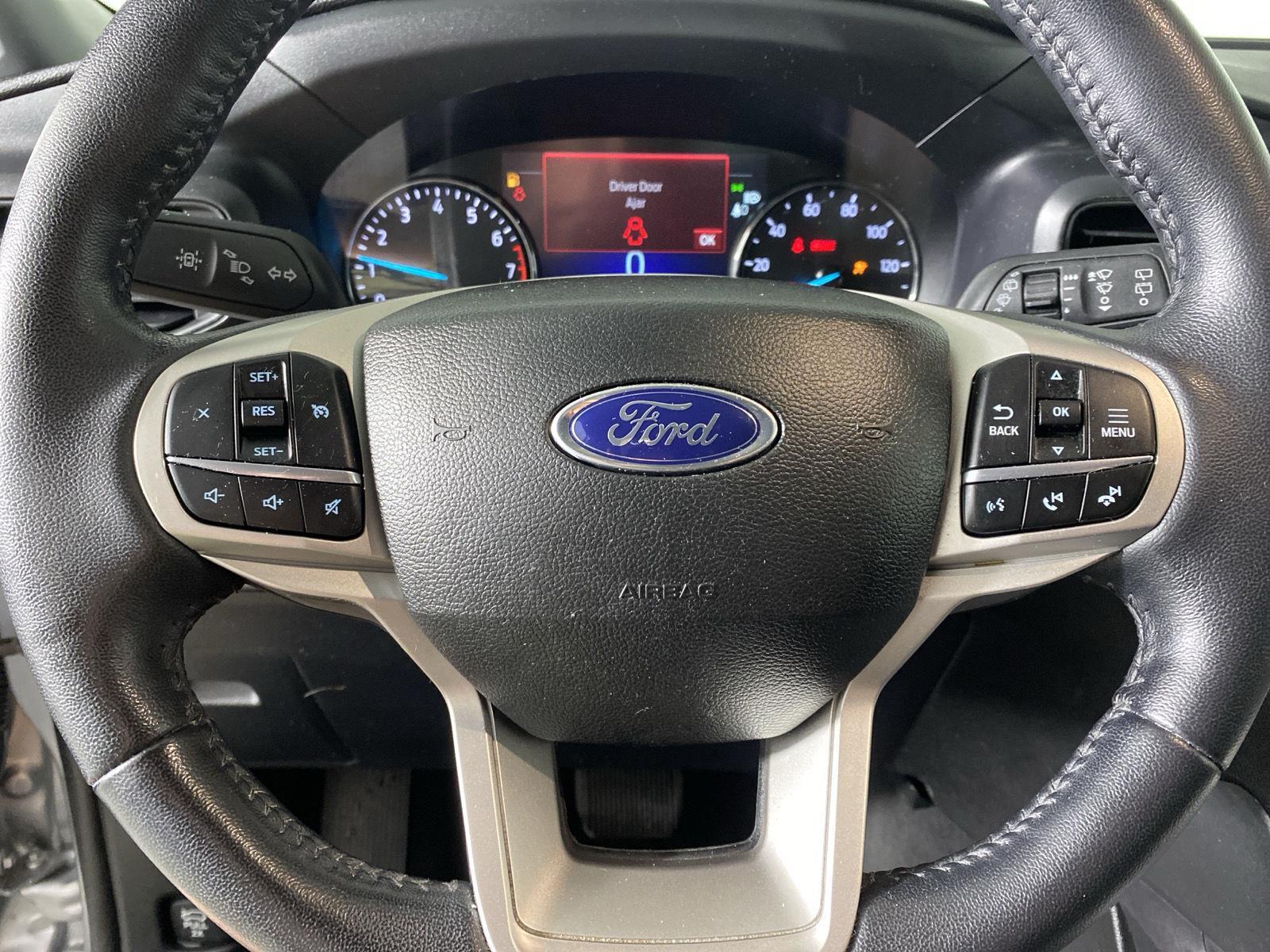 Used 2023 Iconic Silver Ford XLT image 17