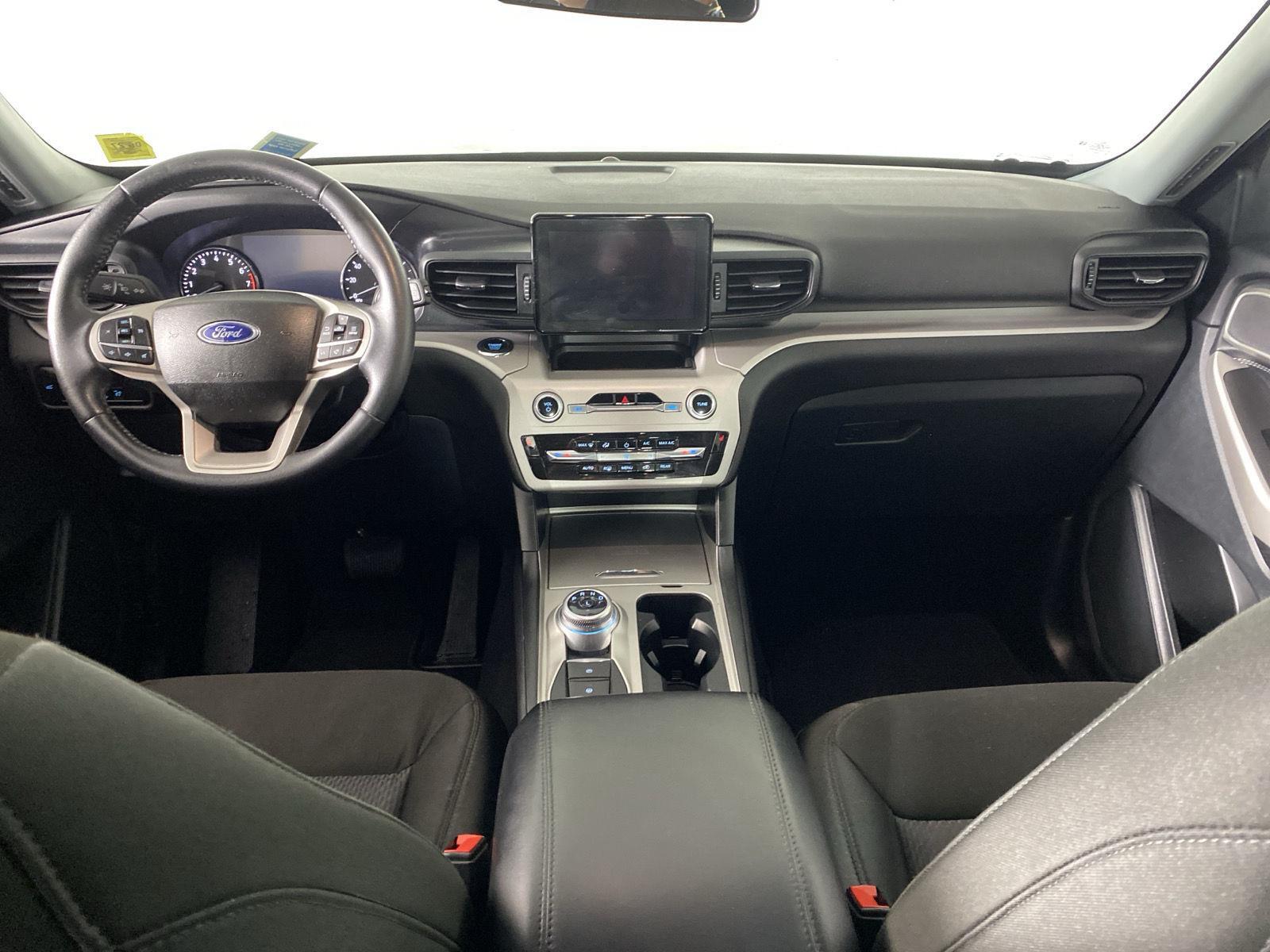 Used 2023 Iconic Silver Ford XLT image 2