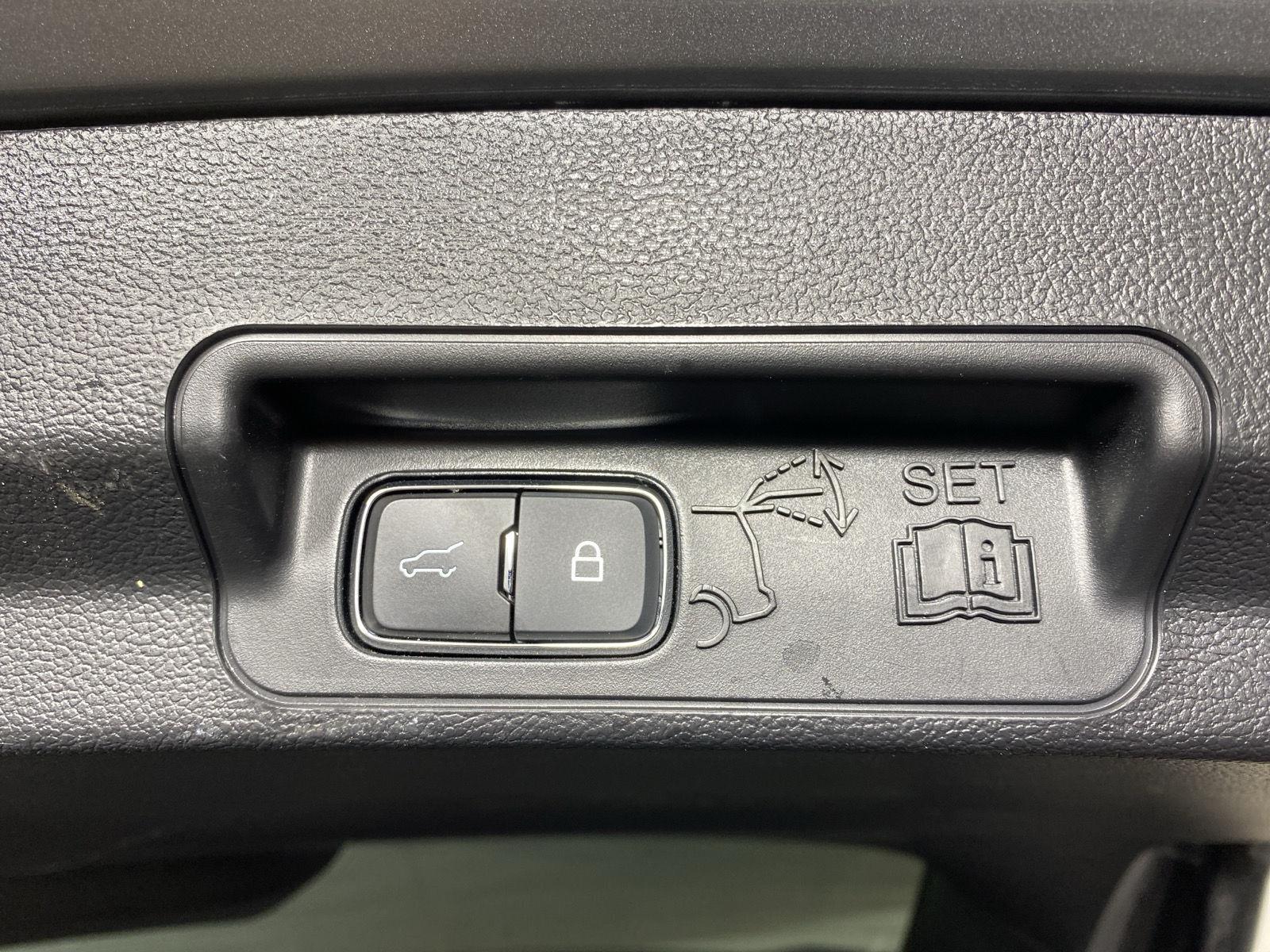 Used 2023 Iconic Silver Ford XLT image 28