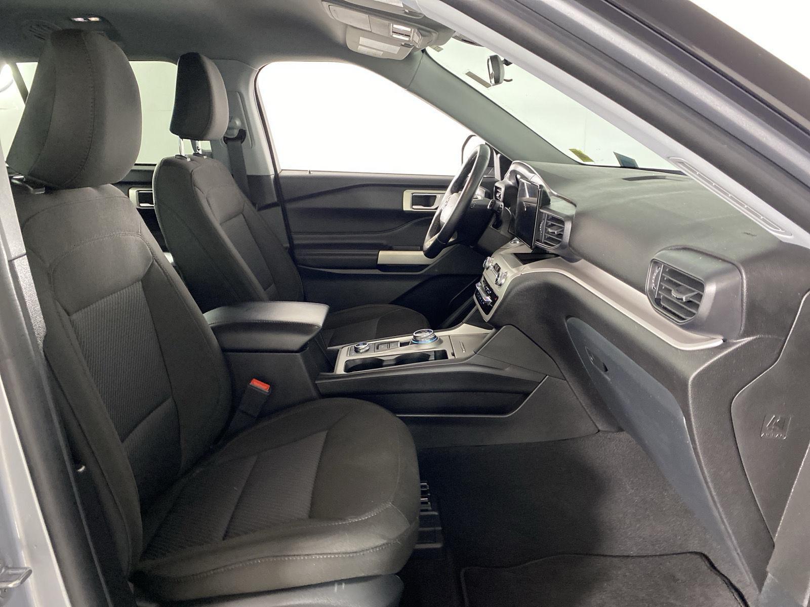 Used 2023 Iconic Silver Ford XLT image 29