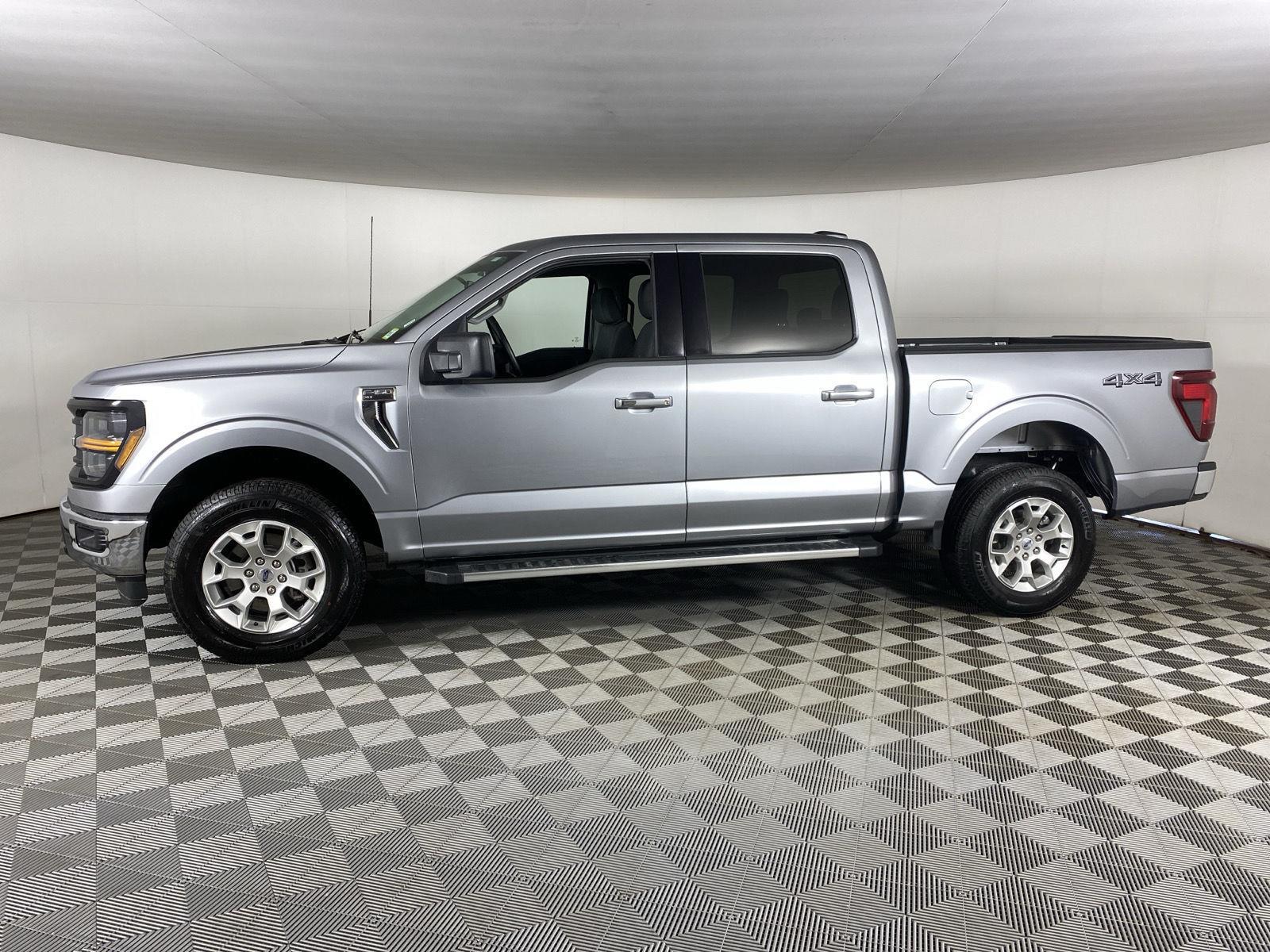 Used 2025 Iconic Silver Ford XLT image 4